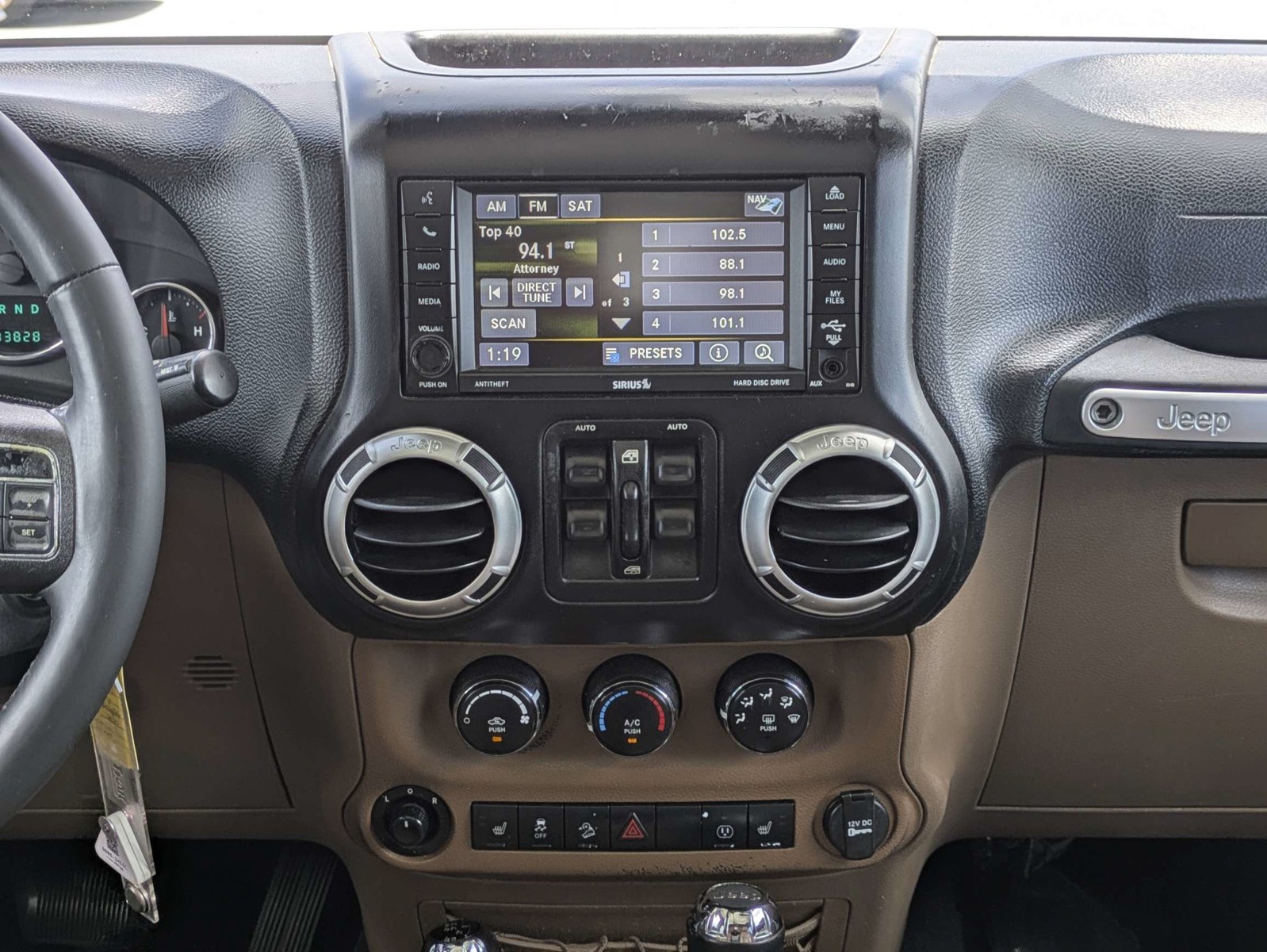 Used 2013 White Jeep Unlimited Sahara image 19