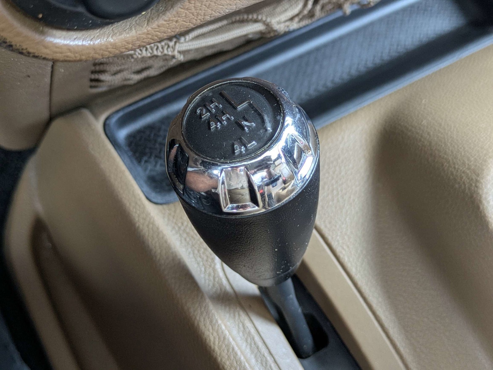 Used 2013 White Jeep Unlimited Sahara image 23