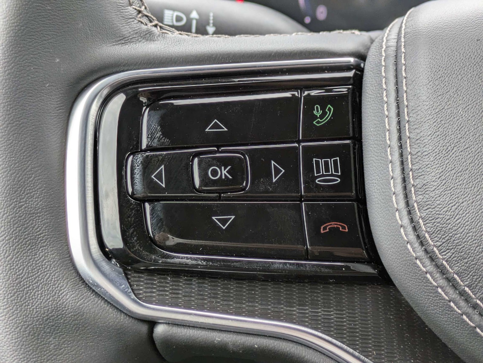 New 2026 Silver Jeep Summit Obsidian image 28