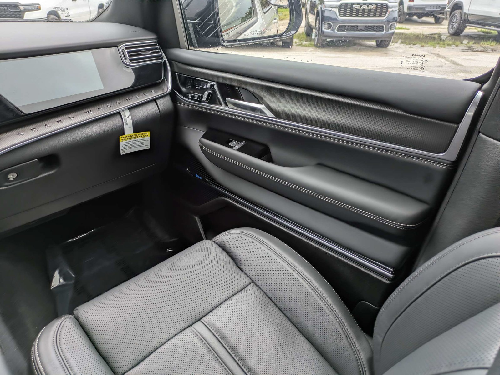 New 2026 Silver Jeep Summit Obsidian image 19
