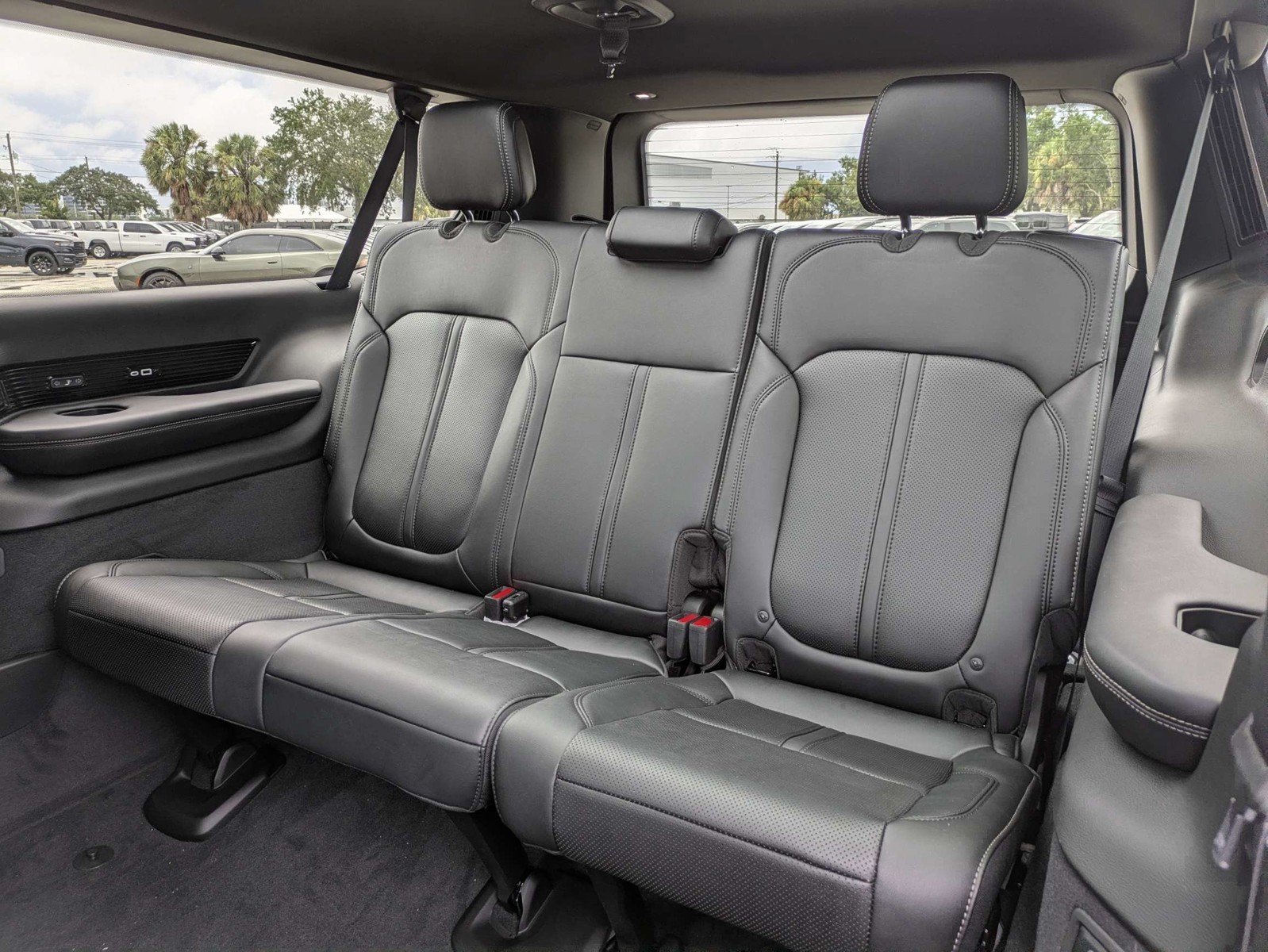 New 2026 Silver Jeep Summit Obsidian image 14