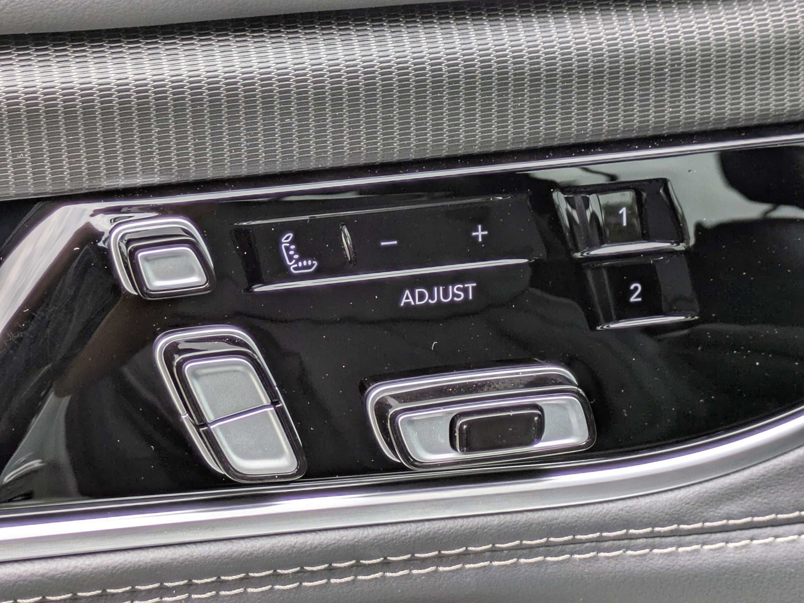 New 2026 Silver Jeep Summit Obsidian image 22