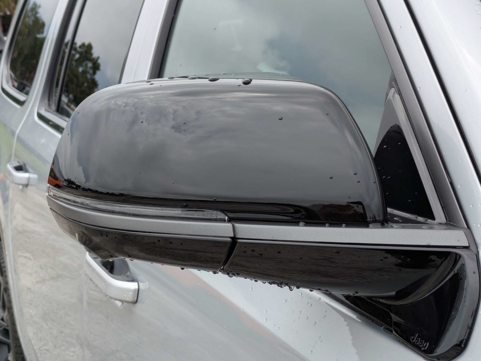 New 2026 Silver Jeep Summit Obsidian image 11