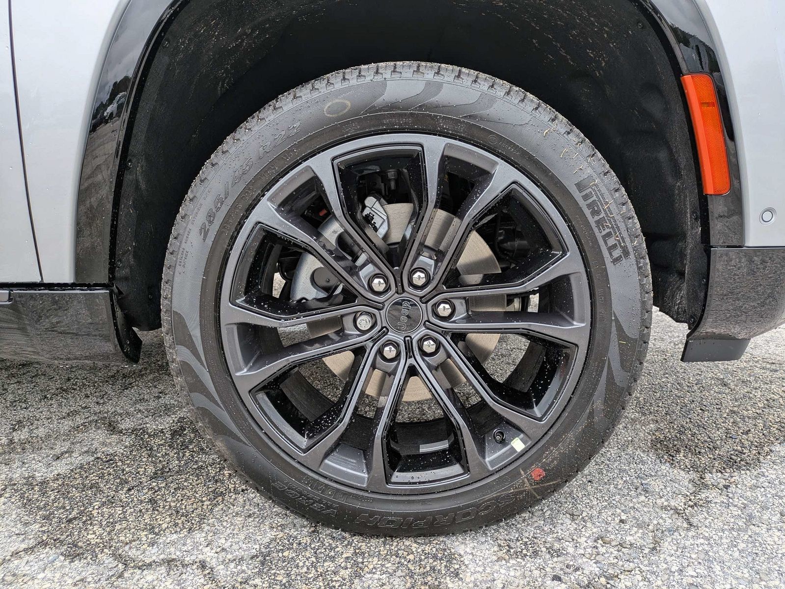 New 2026 Silver Jeep Summit Obsidian image 10