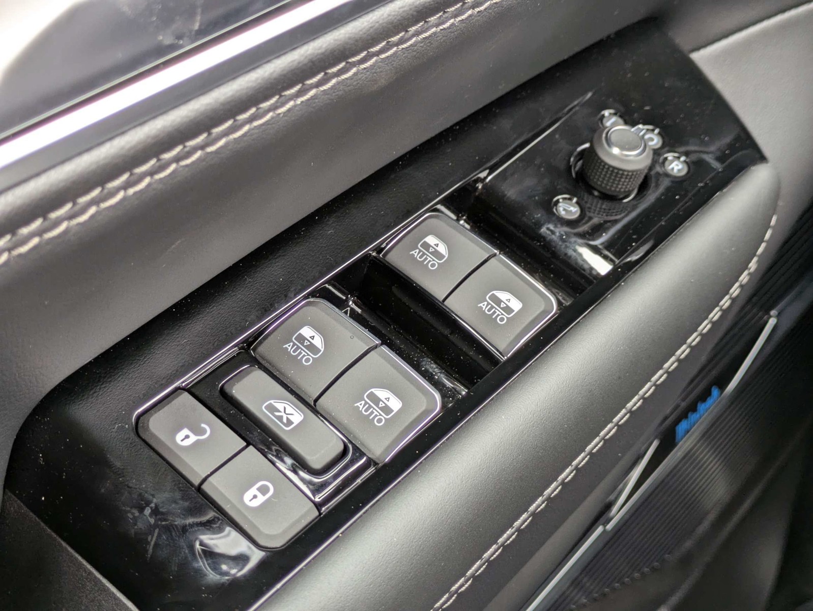 New 2026 Silver Jeep Summit Obsidian image 26