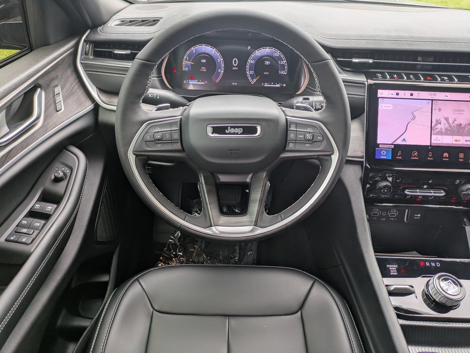 2025 Jeep Grand Cherokee L — photo 15 view