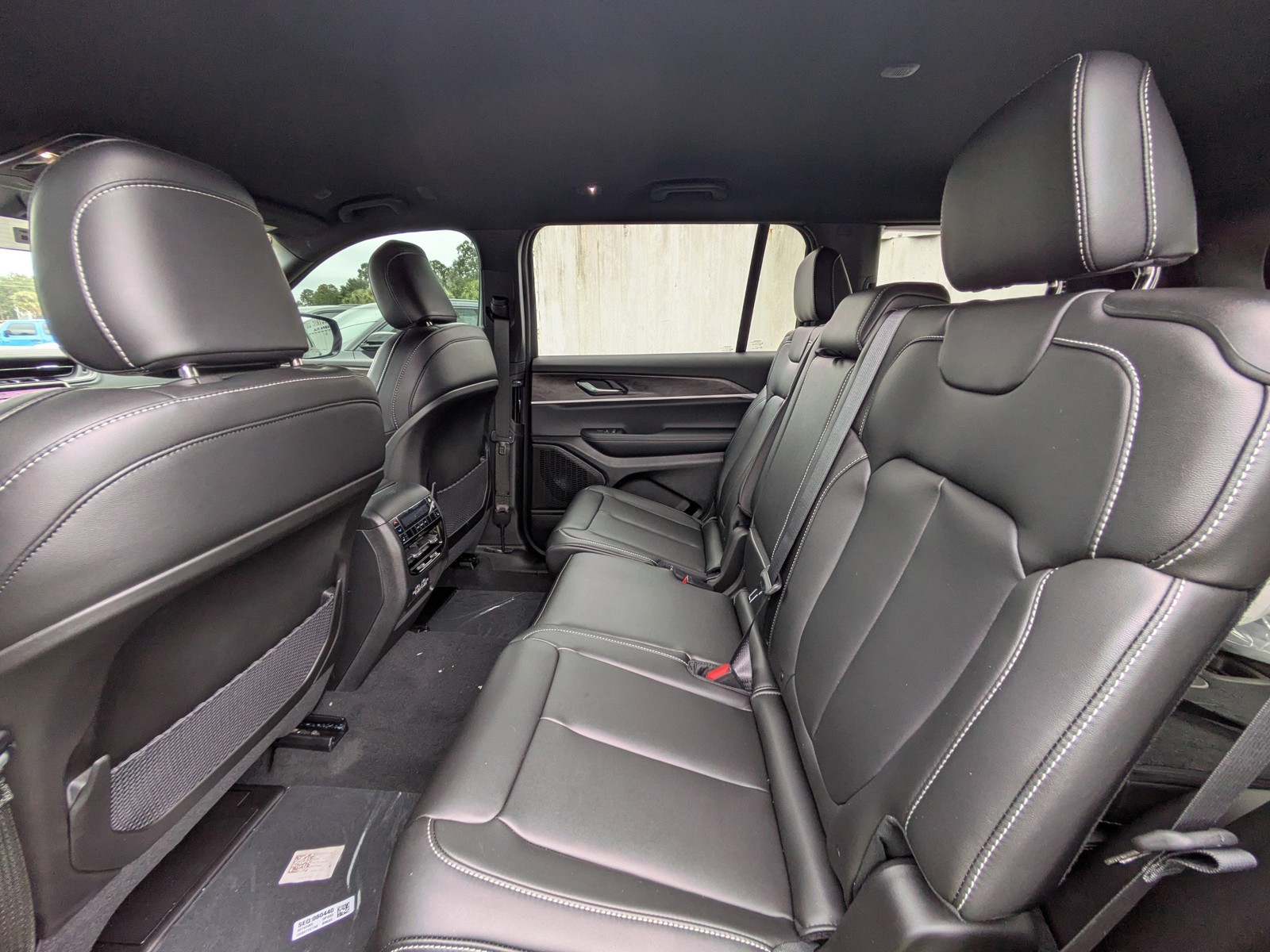 2025 Jeep Grand Cherokee L — photo 12 view