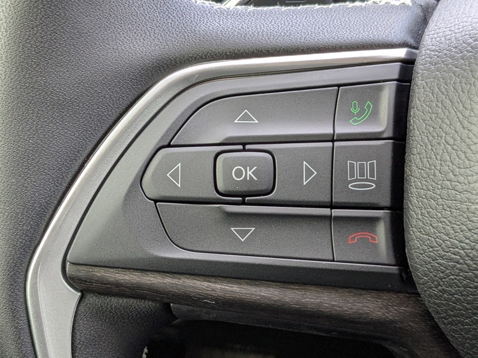New 2026 Gray Jeep Altitude image 25