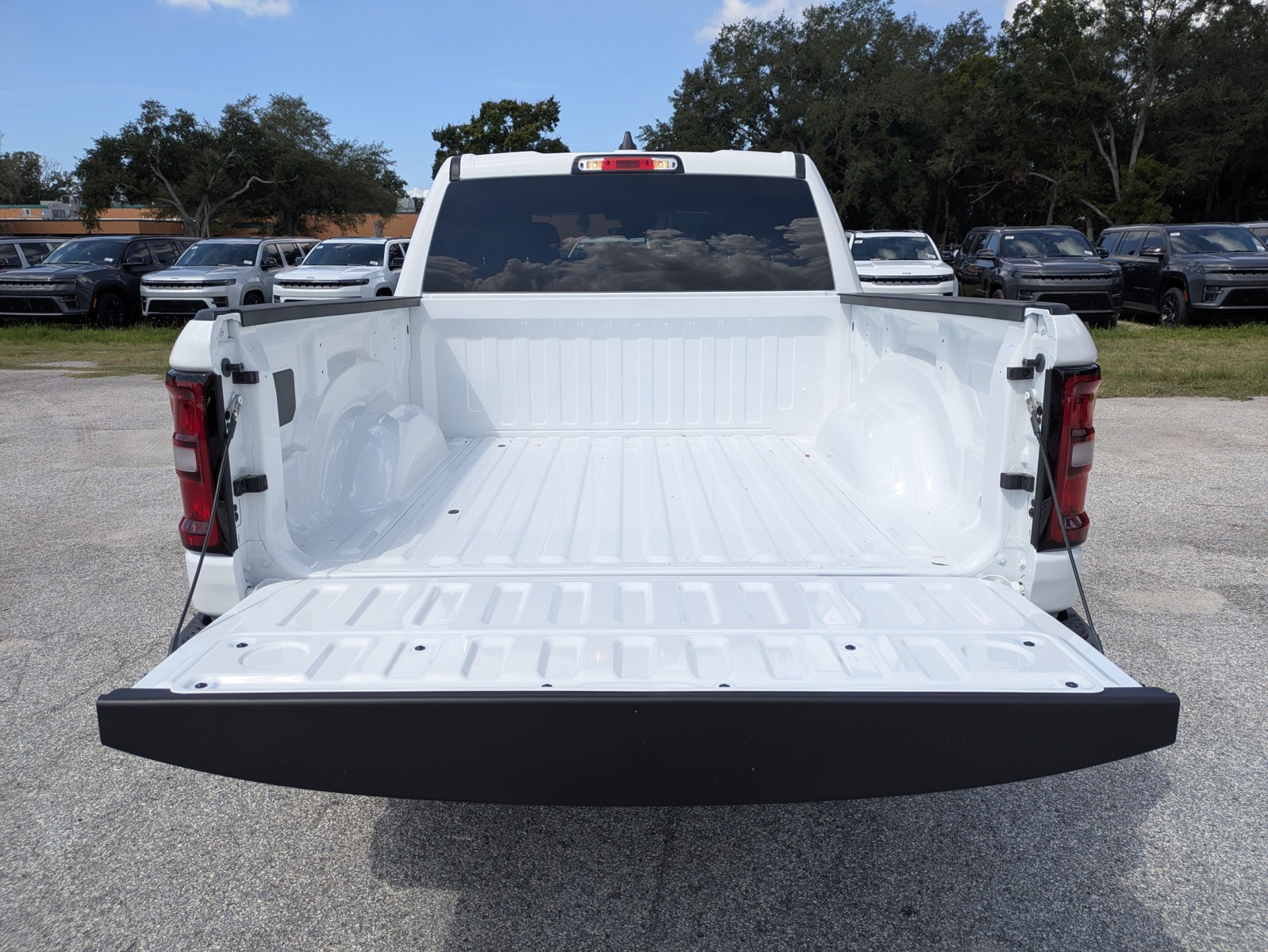 New 2027 White Ram Tradesman image 12