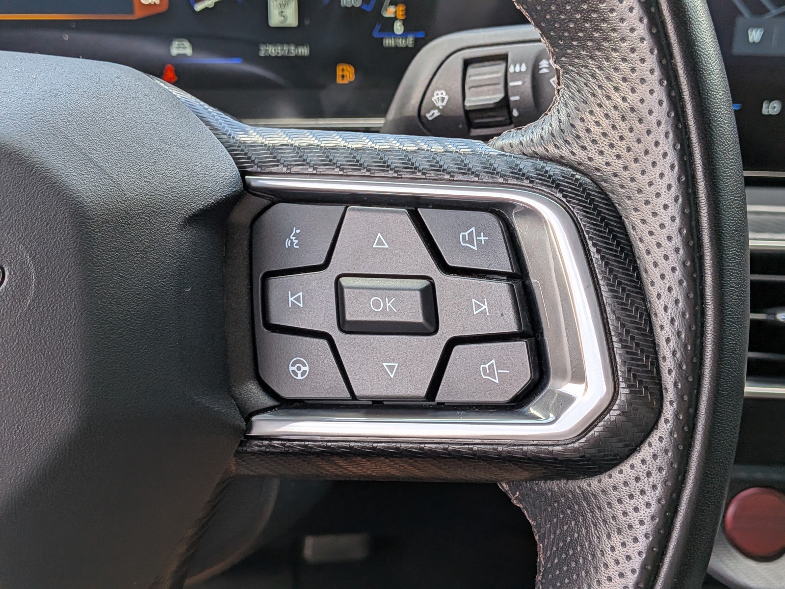 Used 2024 Oxford White Ford GT Premium image 22