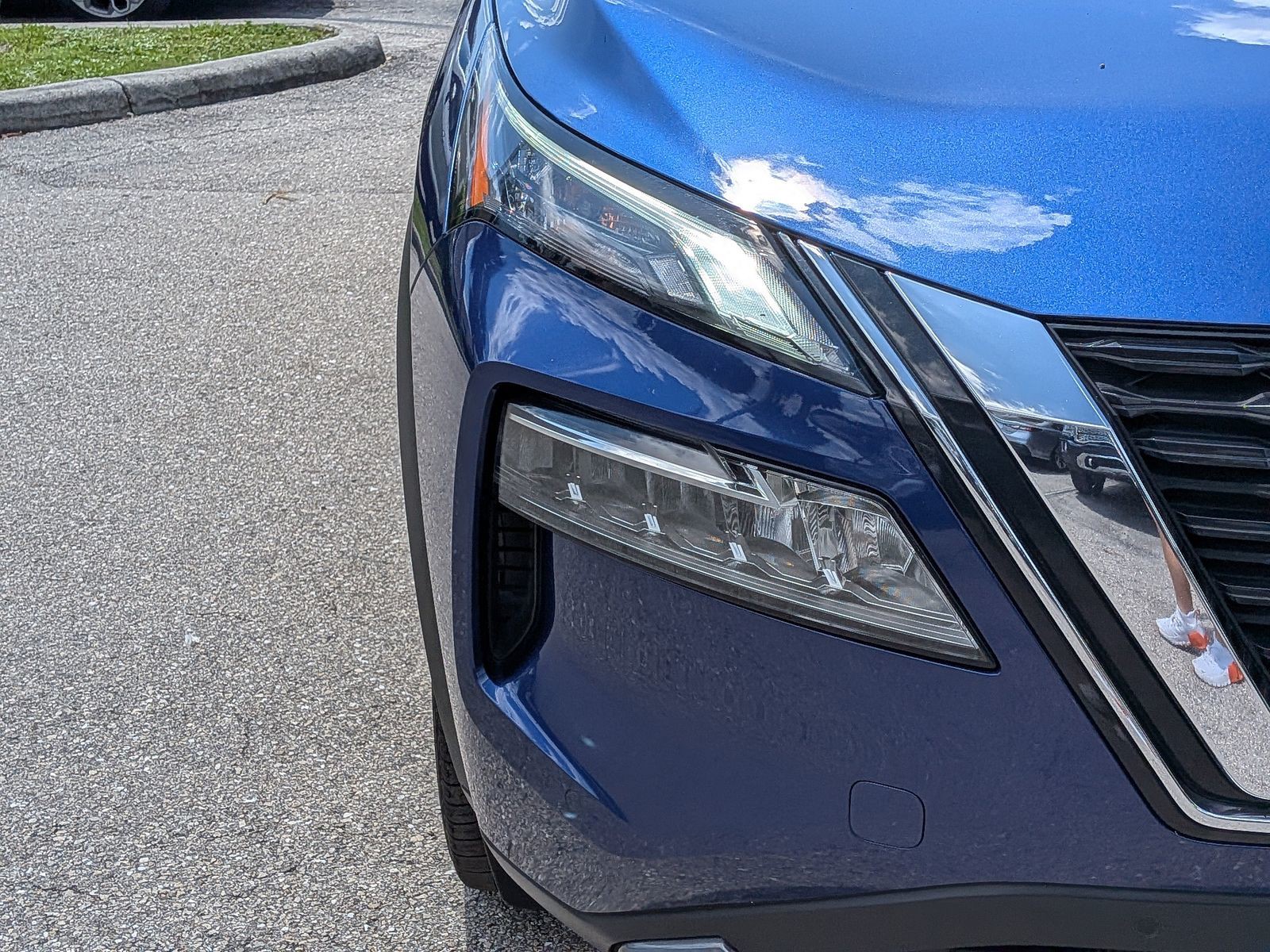 Used 2023 Caspian Blue Metallic Nissan SL image 10