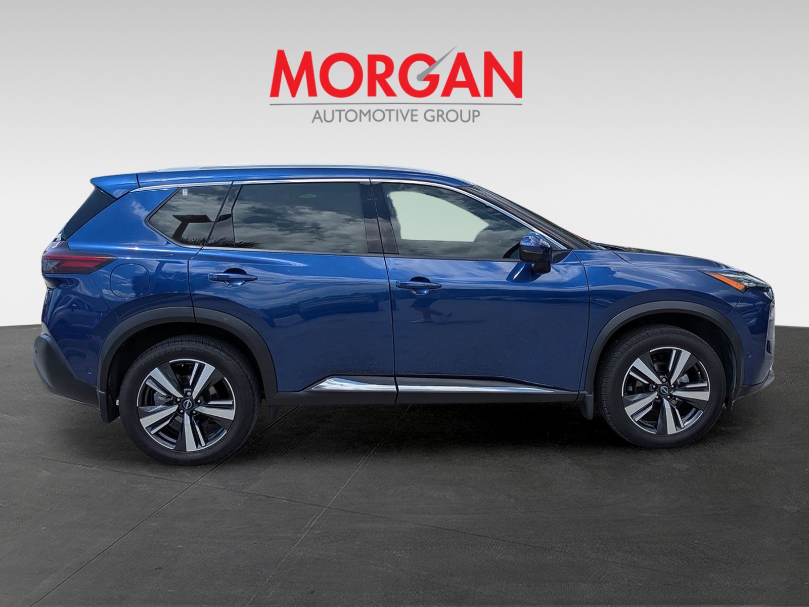 Used 2023 Caspian Blue Metallic Nissan SL image 3