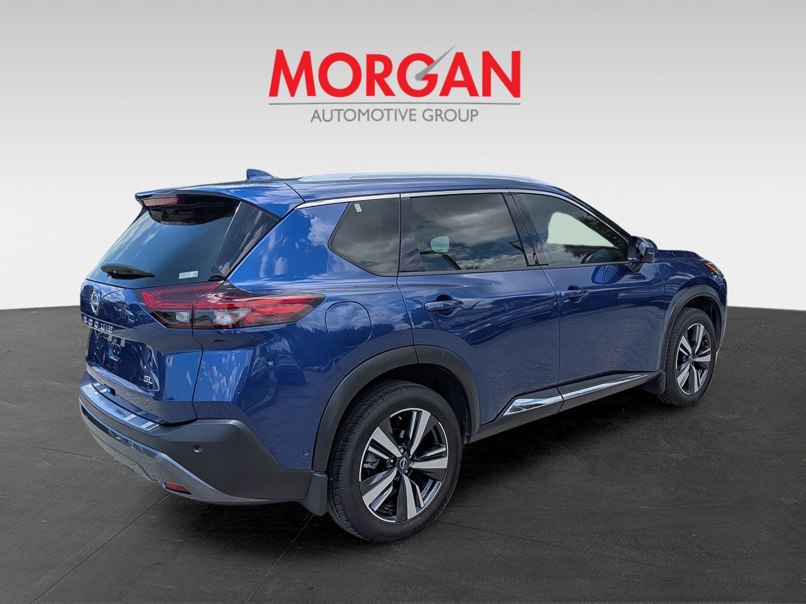 Used 2023 Caspian Blue Metallic Nissan SL image 4