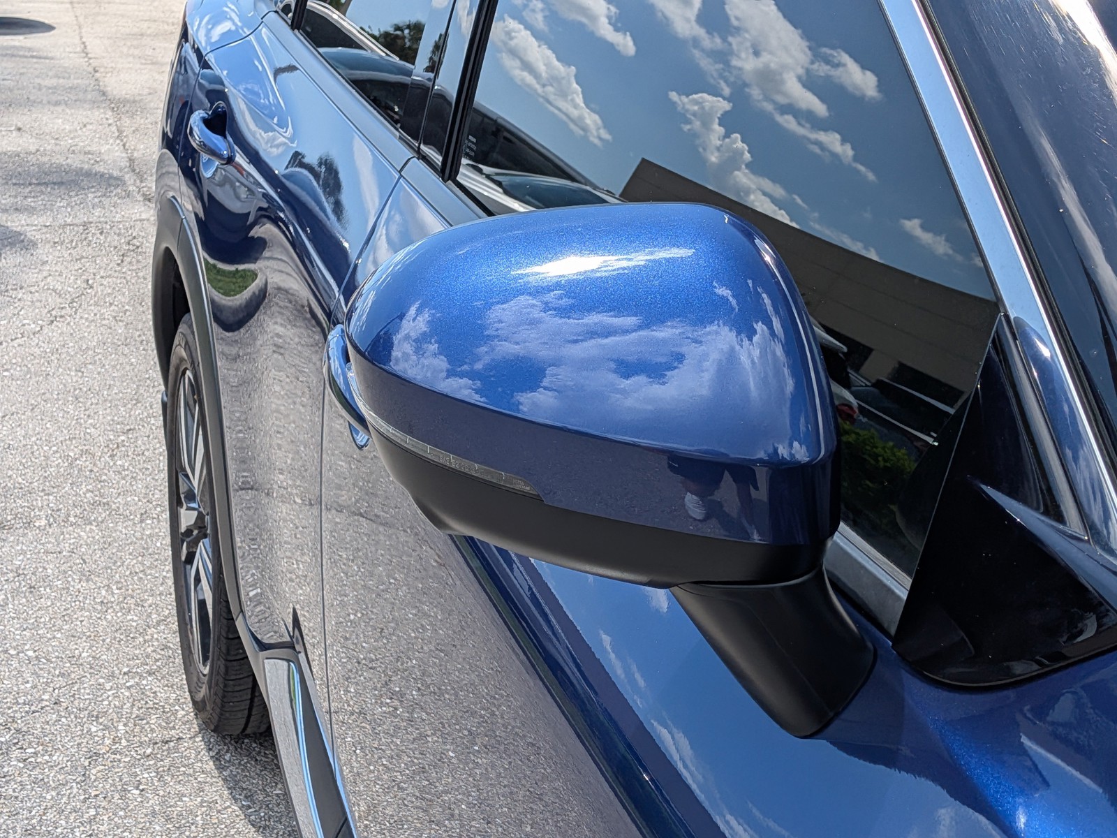 Used 2023 Caspian Blue Metallic Nissan SL image 12