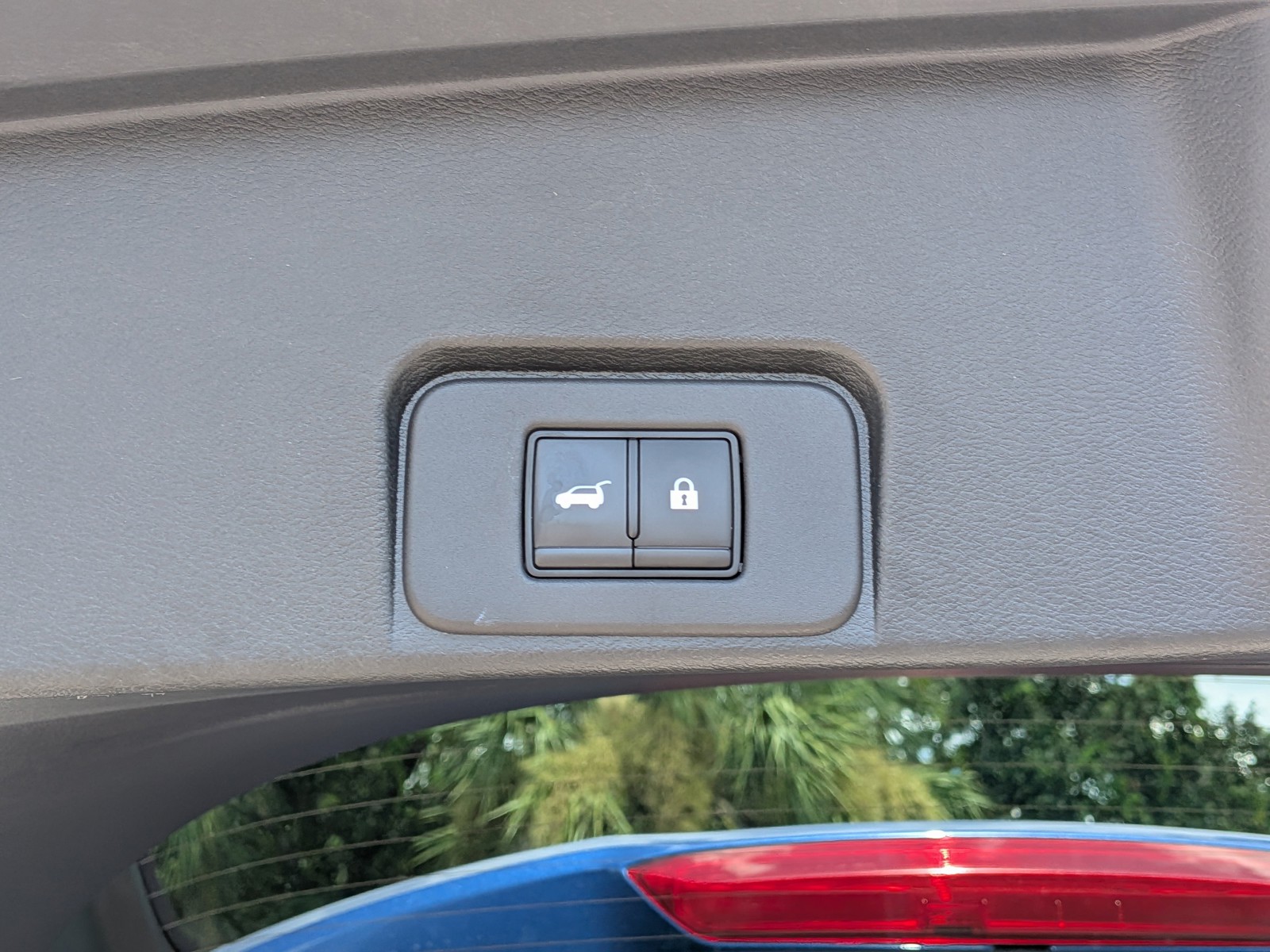 Used 2023 Caspian Blue Metallic Nissan SL image 14