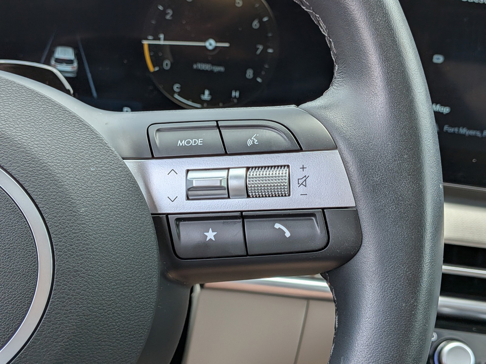 Certified Used 2025 Rockwood Green Hyundai SEL Convenience image 27