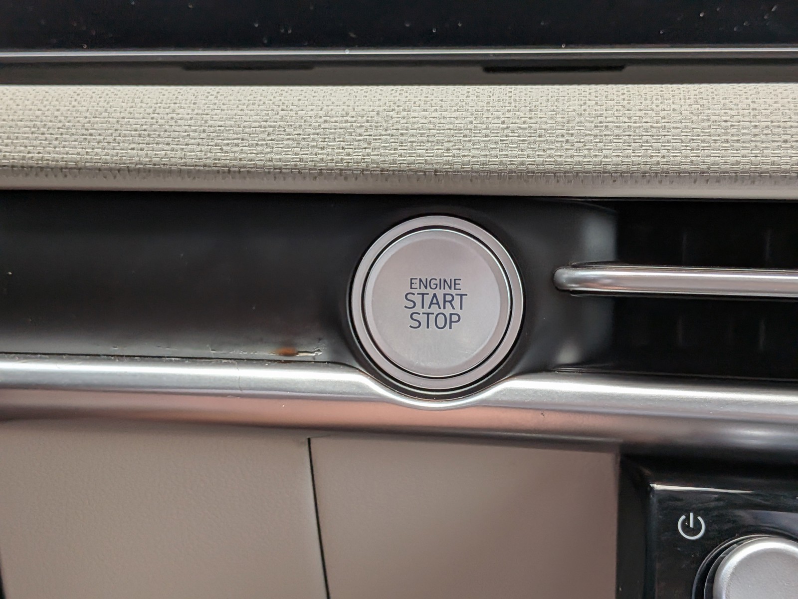 Certified Used 2025 Rockwood Green Hyundai SEL Convenience image 31