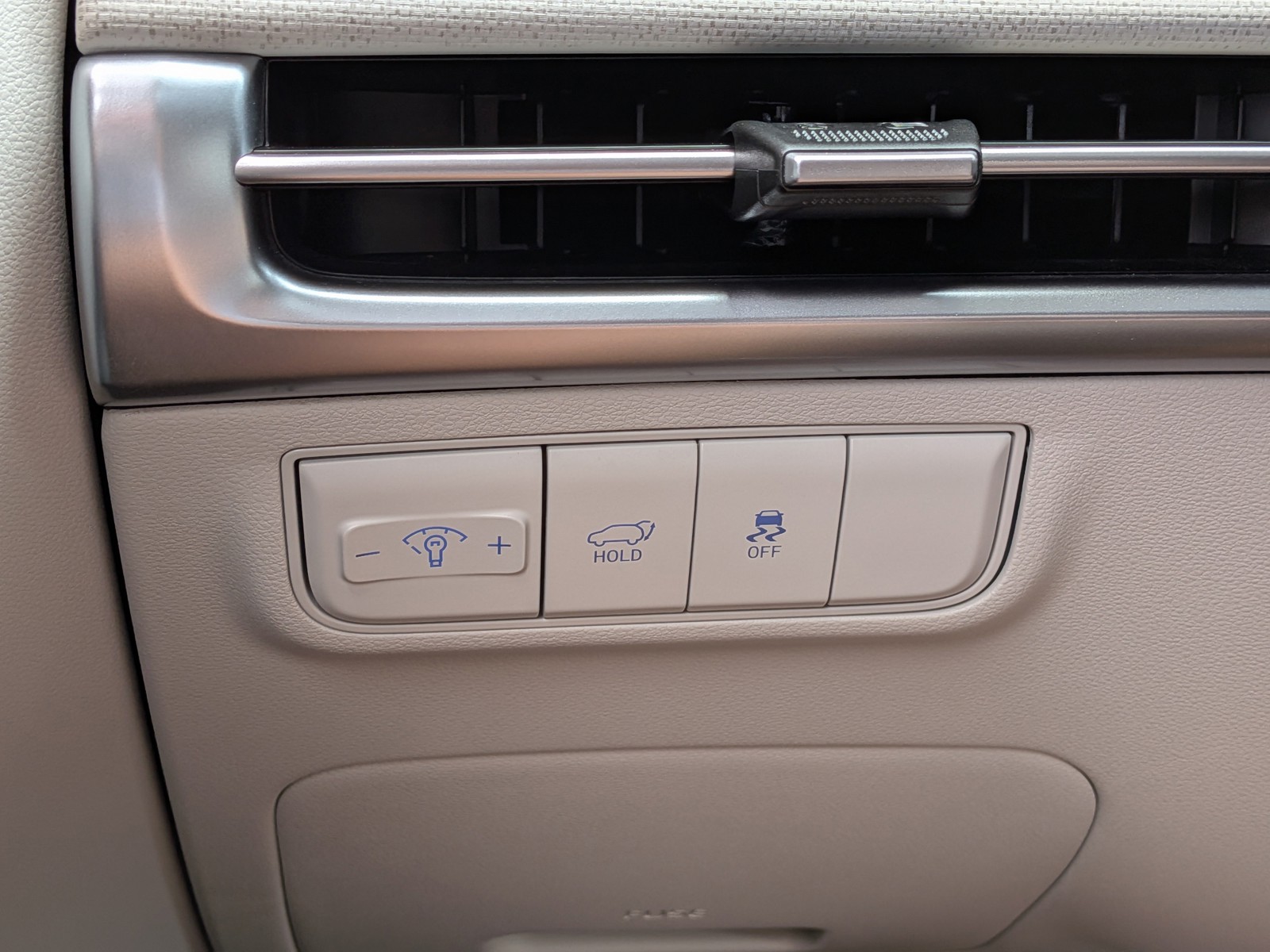 Certified Used 2025 Rockwood Green Hyundai SEL Convenience image 25