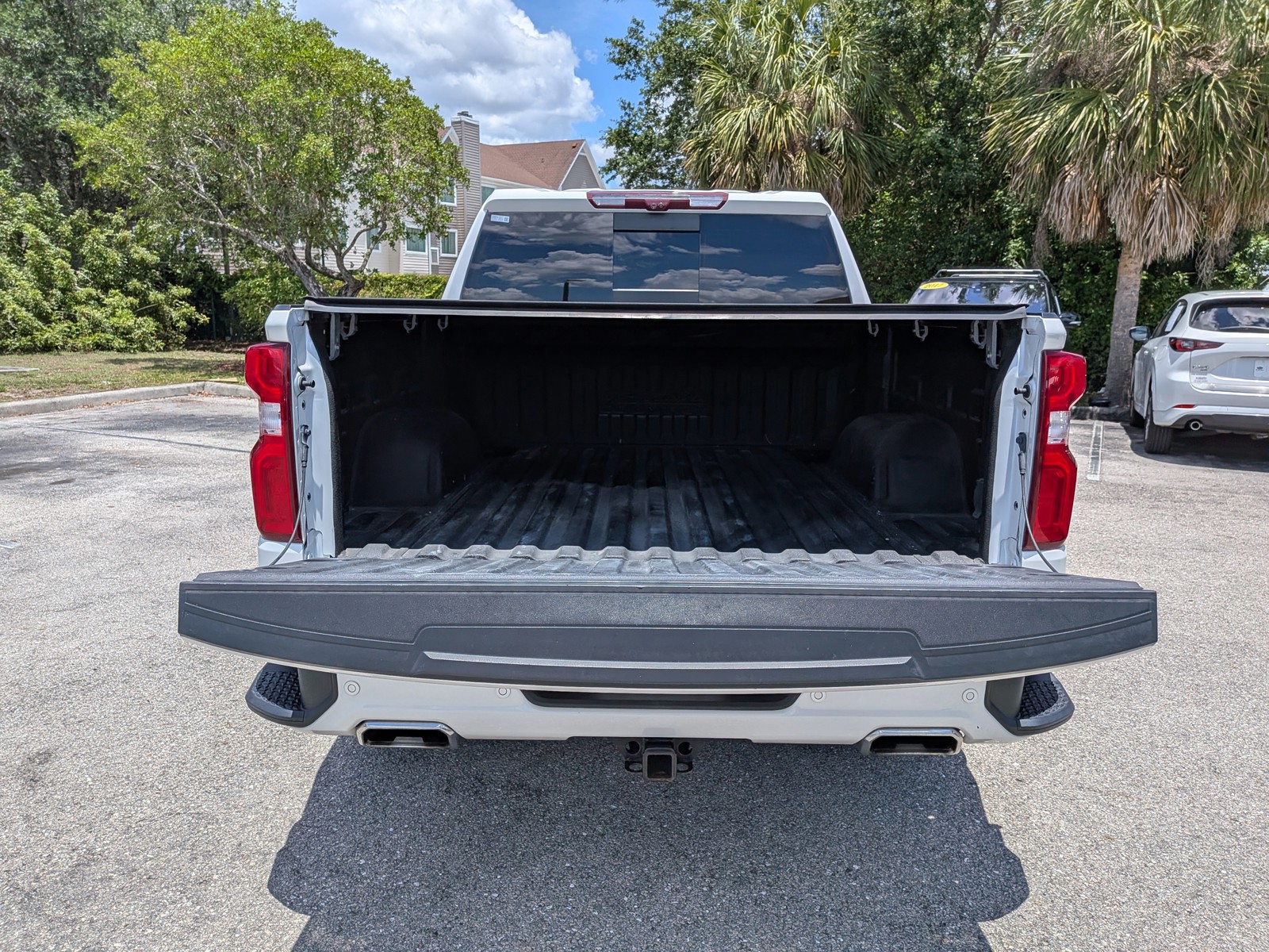Used 2022 Iridescent Pearl Tricoat Chevrolet High Country image 13