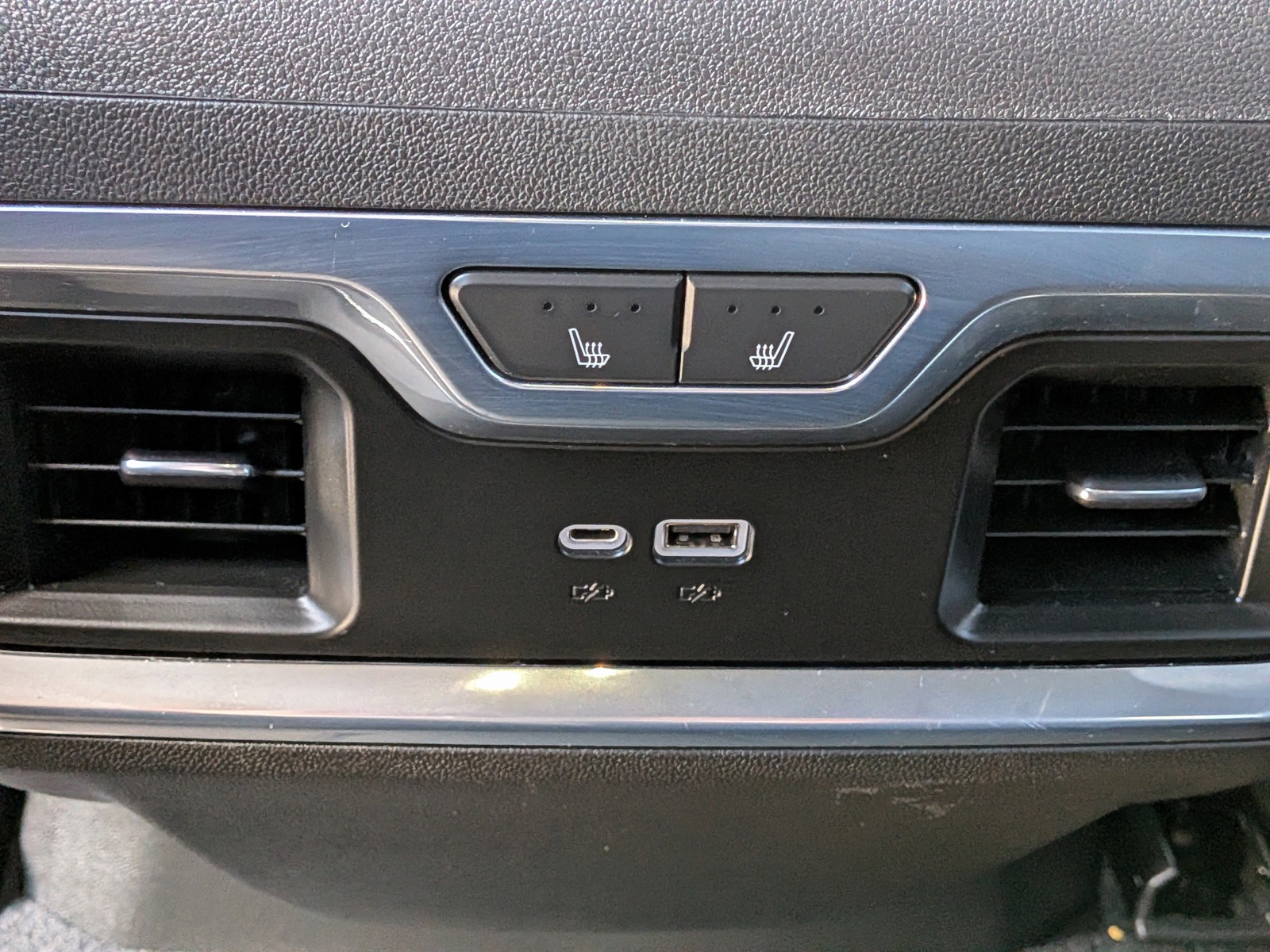 Used 2022 Iridescent Pearl Tricoat Chevrolet High Country image 15