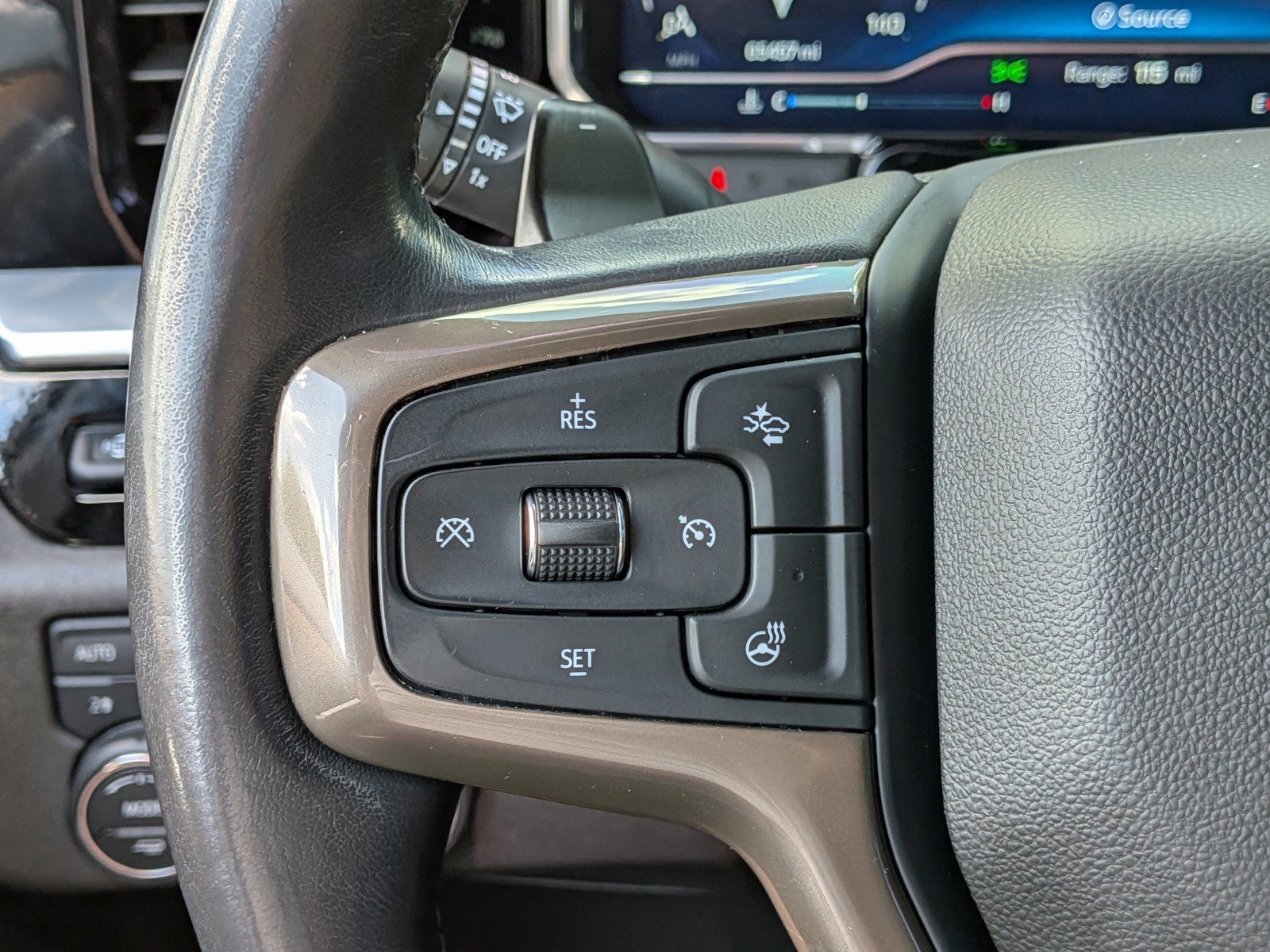 Used 2022 Iridescent Pearl Tricoat Chevrolet High Country image 24
