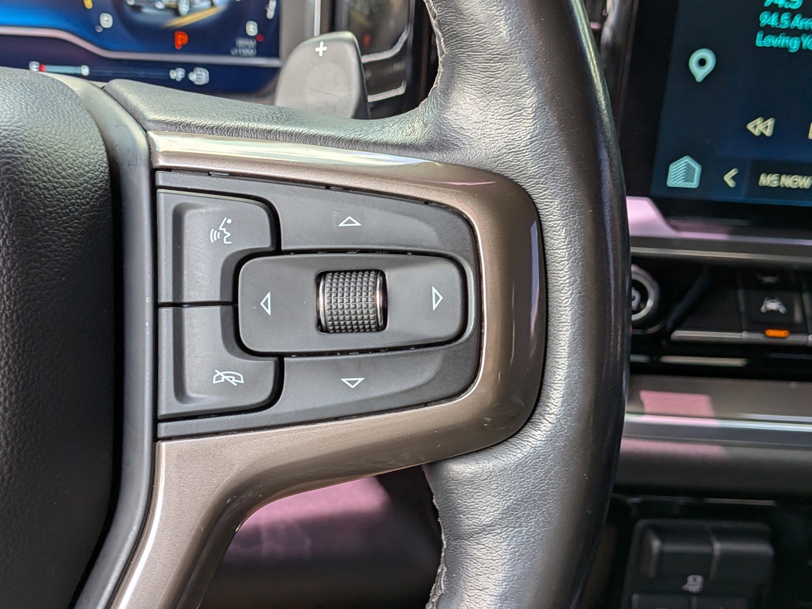 Used 2022 Iridescent Pearl Tricoat Chevrolet High Country image 25