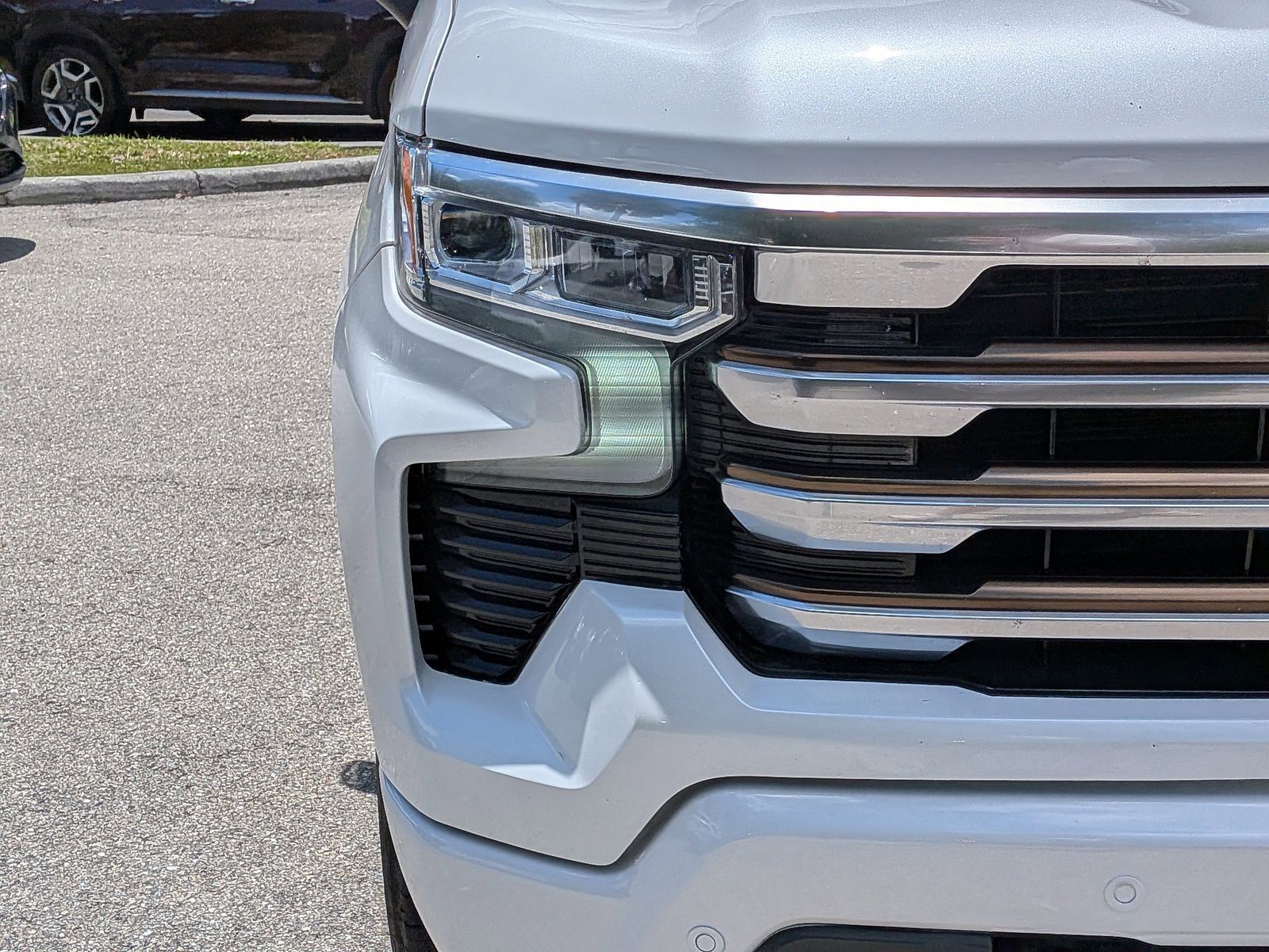 Used 2022 Iridescent Pearl Tricoat Chevrolet High Country image 10