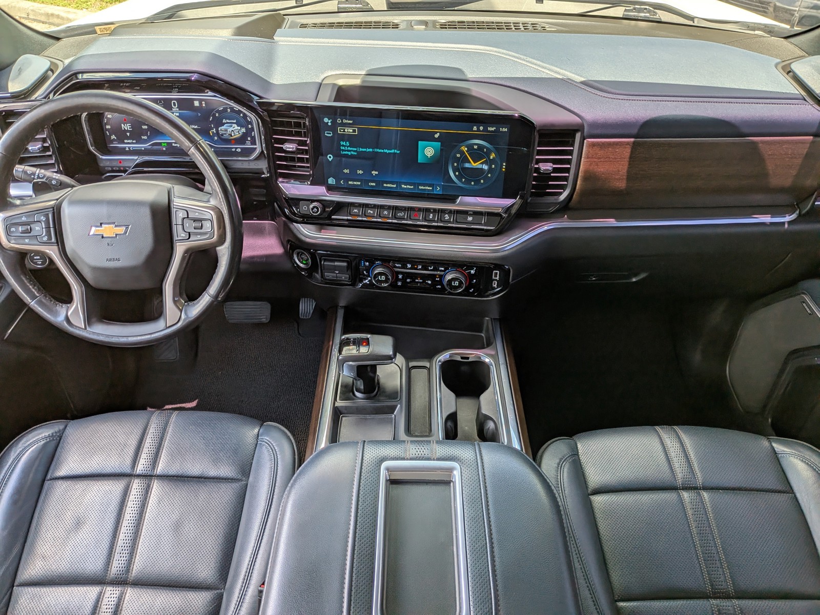 Used 2022 Iridescent Pearl Tricoat Chevrolet High Country image 16