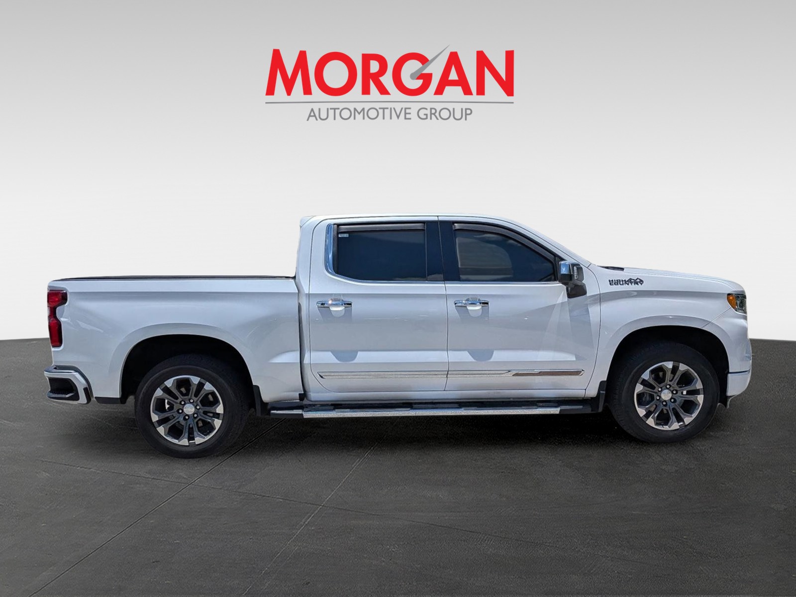 Used 2022 Iridescent Pearl Tricoat Chevrolet High Country image 3