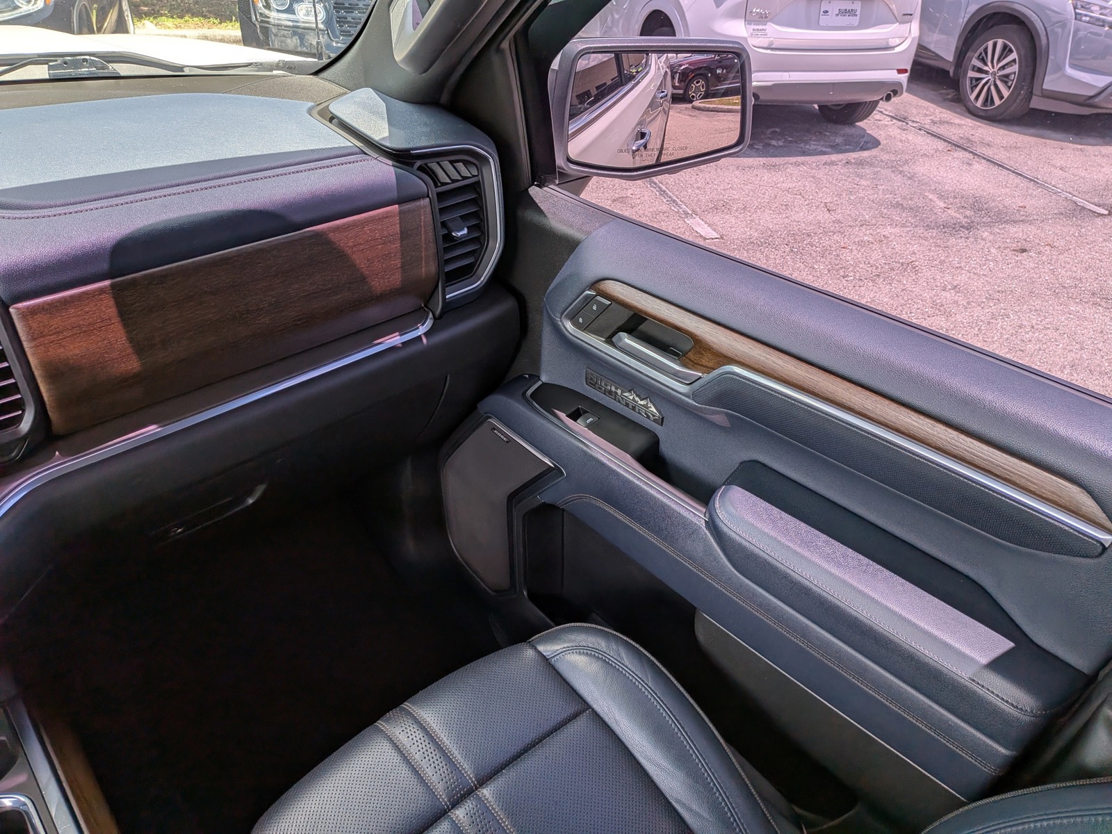 Used 2022 Iridescent Pearl Tricoat Chevrolet High Country image 18
