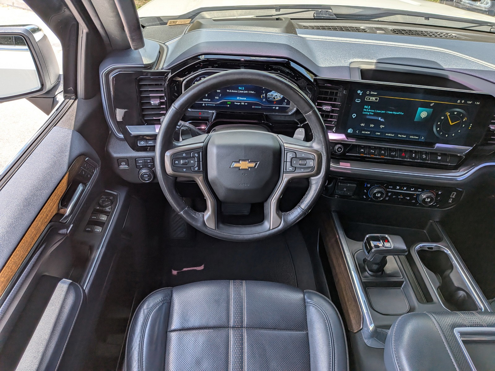 Used 2022 Iridescent Pearl Tricoat Chevrolet High Country image 17