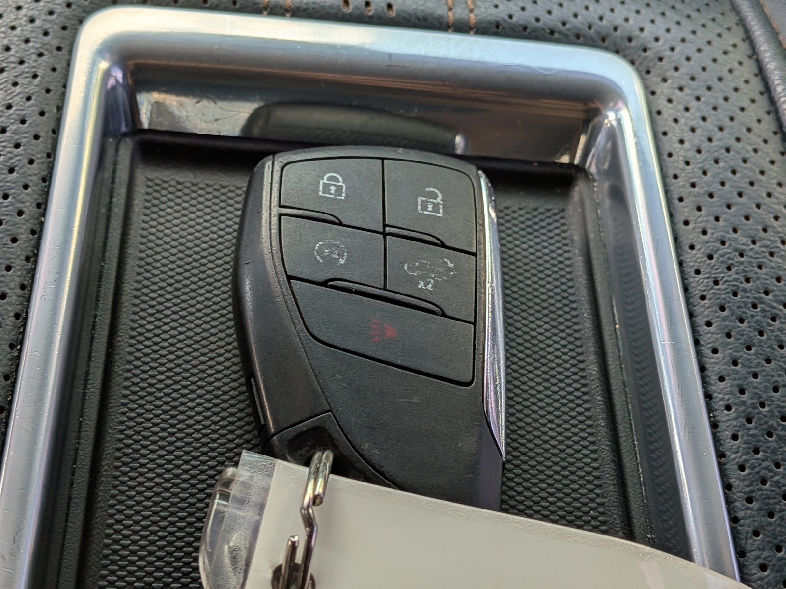 Used 2022 Iridescent Pearl Tricoat Chevrolet High Country image 33