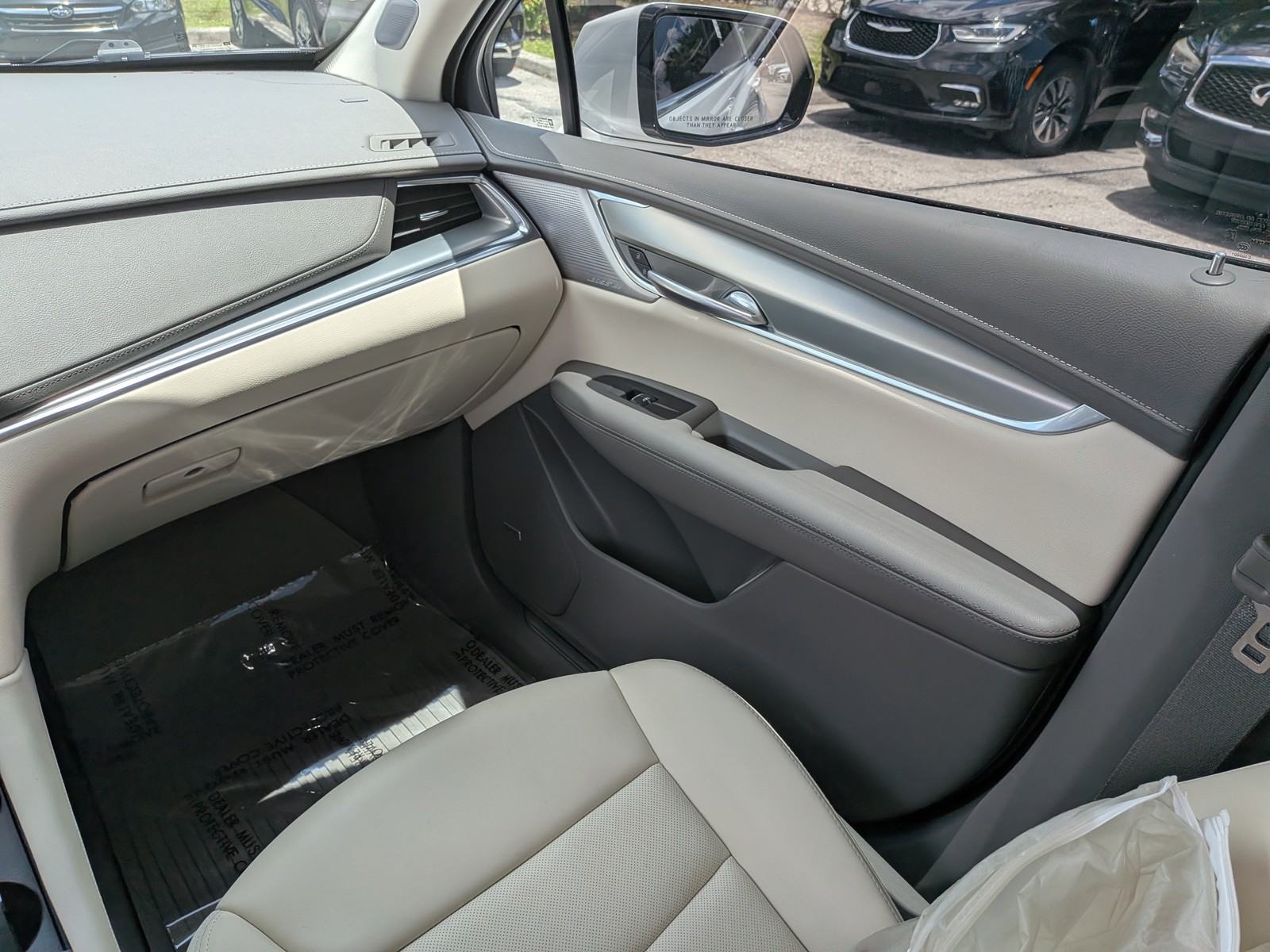 Used 2024 Crystal White Tricoat Cadillac FWD Premium Luxury image 19