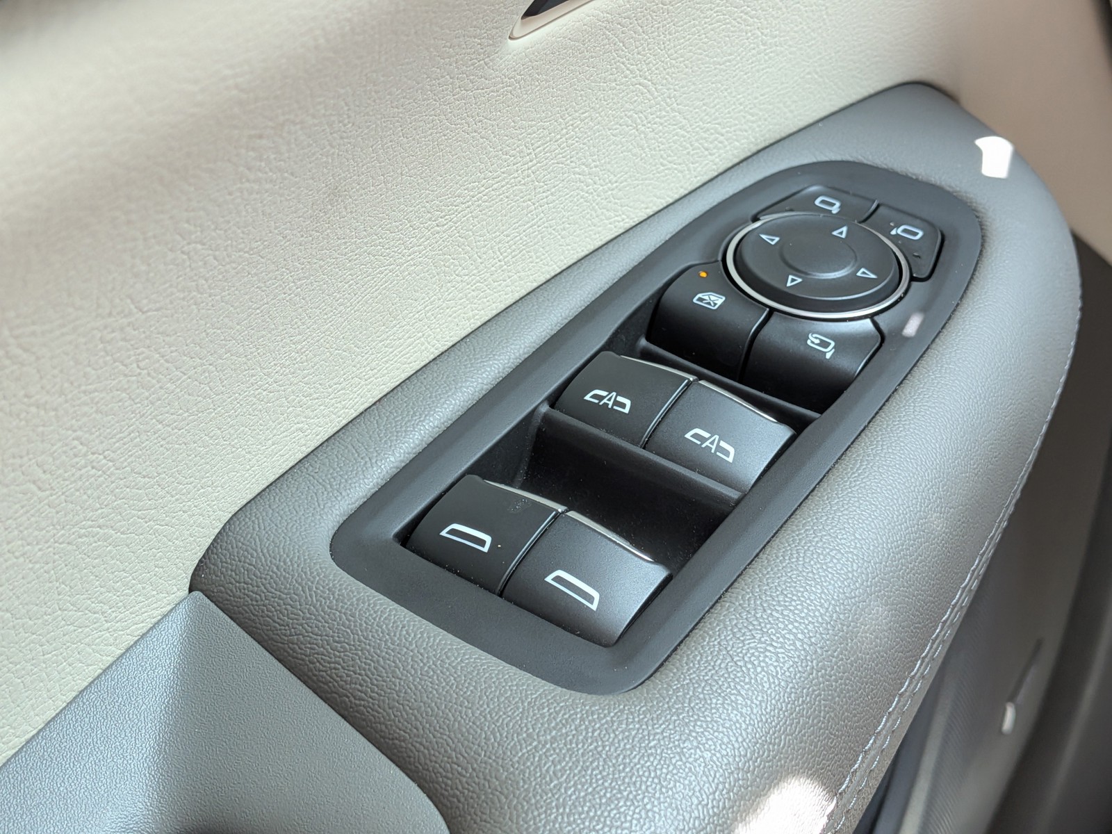 Used 2024 Crystal White Tricoat Cadillac FWD Premium Luxury image 23