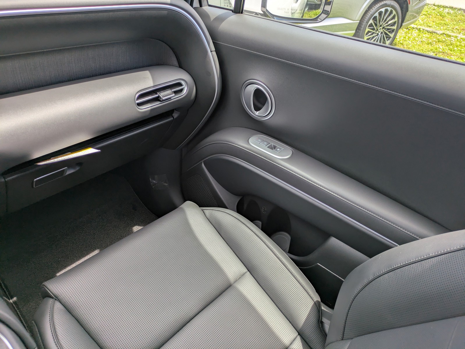New 2027 Creamy White Pearl Hyundai Limited 7P image 15