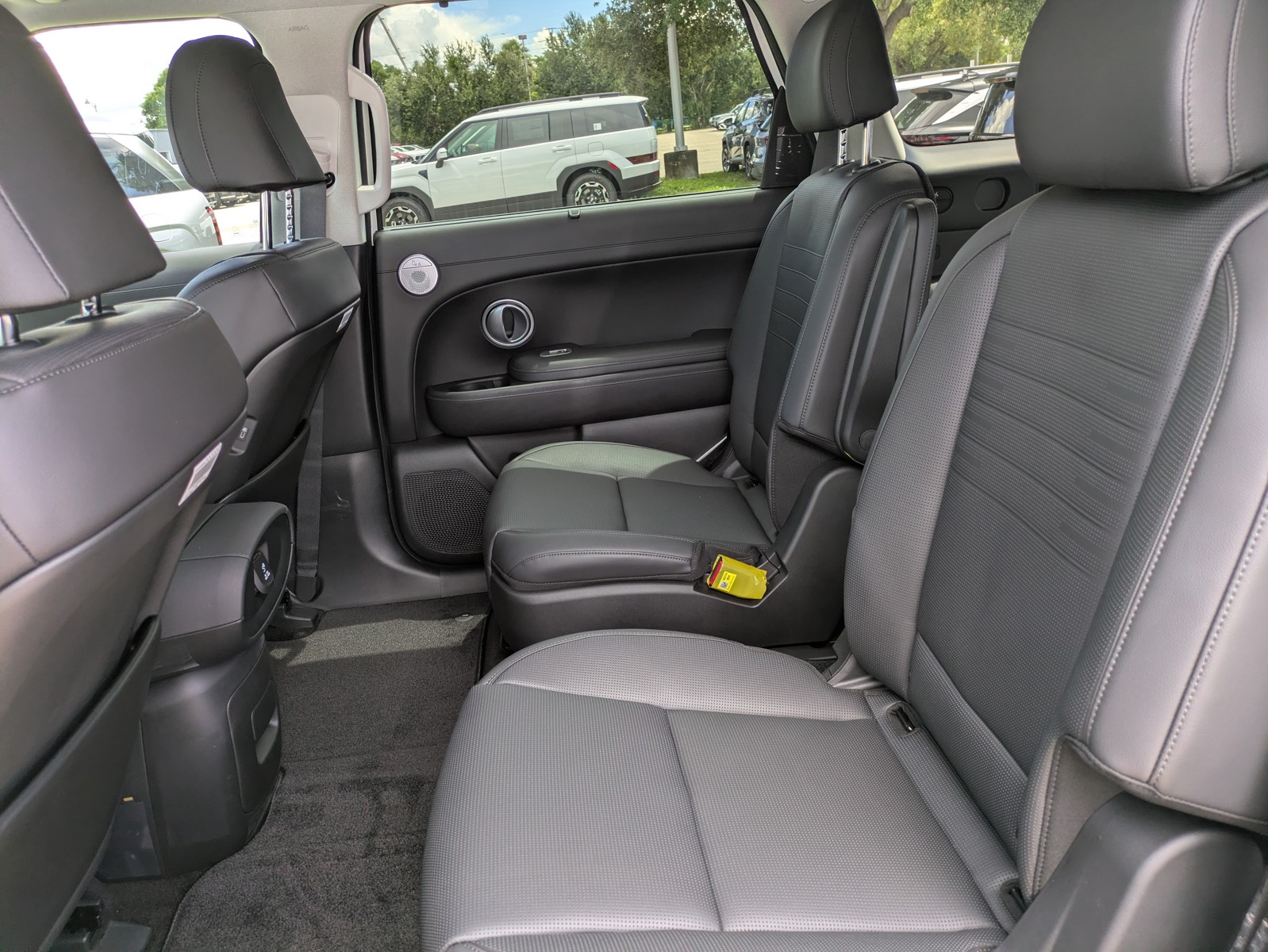 New 2027 Creamy White Pearl Hyundai Limited 7P image 12