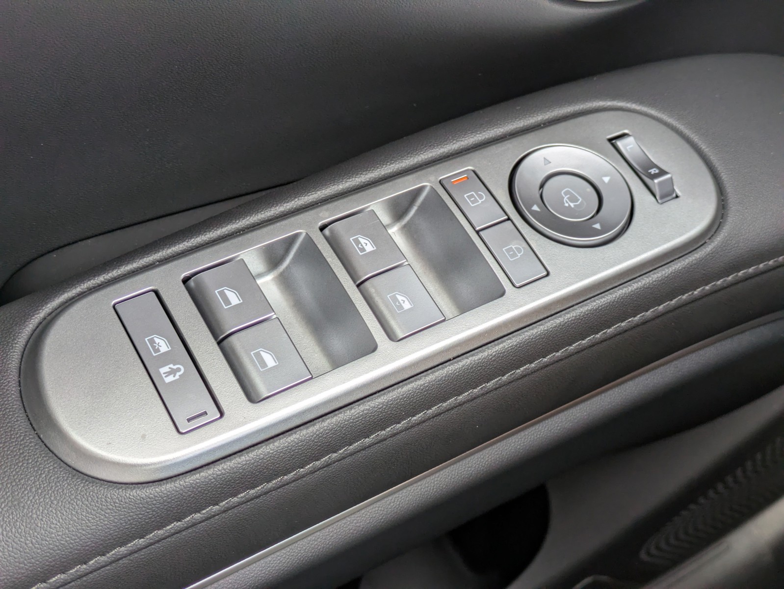 New 2027 Creamy White Pearl Hyundai Limited 7P image 20