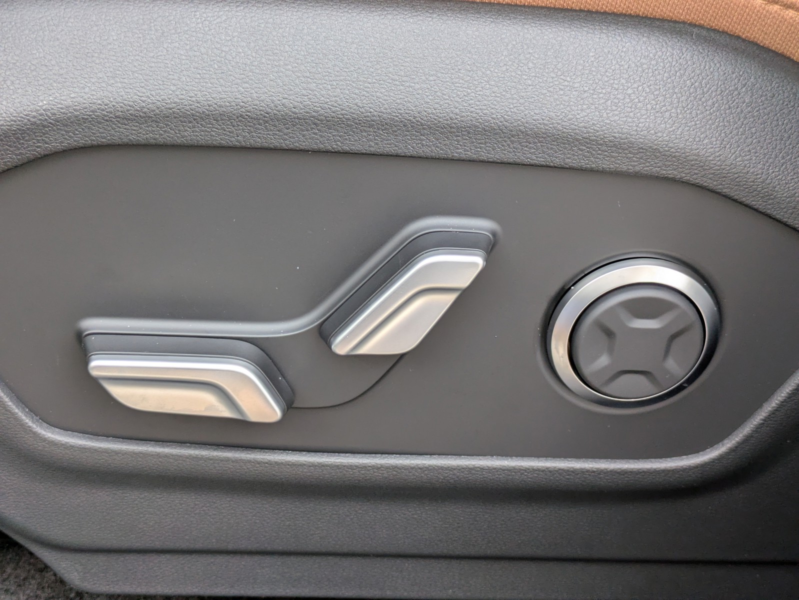 New 2027 Phantom Black Hyundai Limited 6P image 19