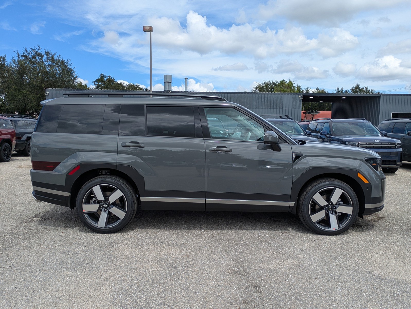New 2027 Hampton Gray Hyundai Limited 6P image 4
