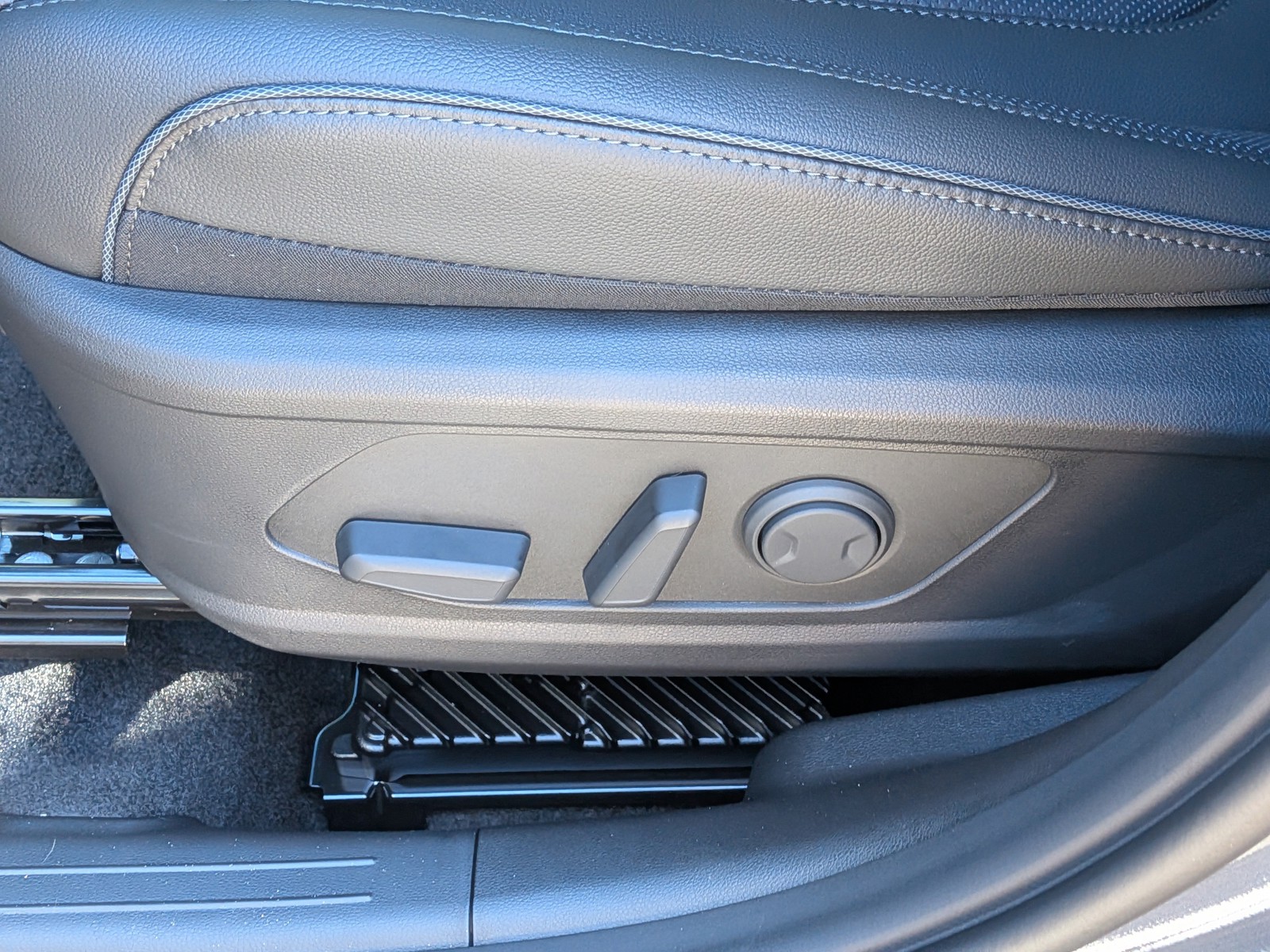 New 2026 Ecotronic Gray Hyundai Limited image 21