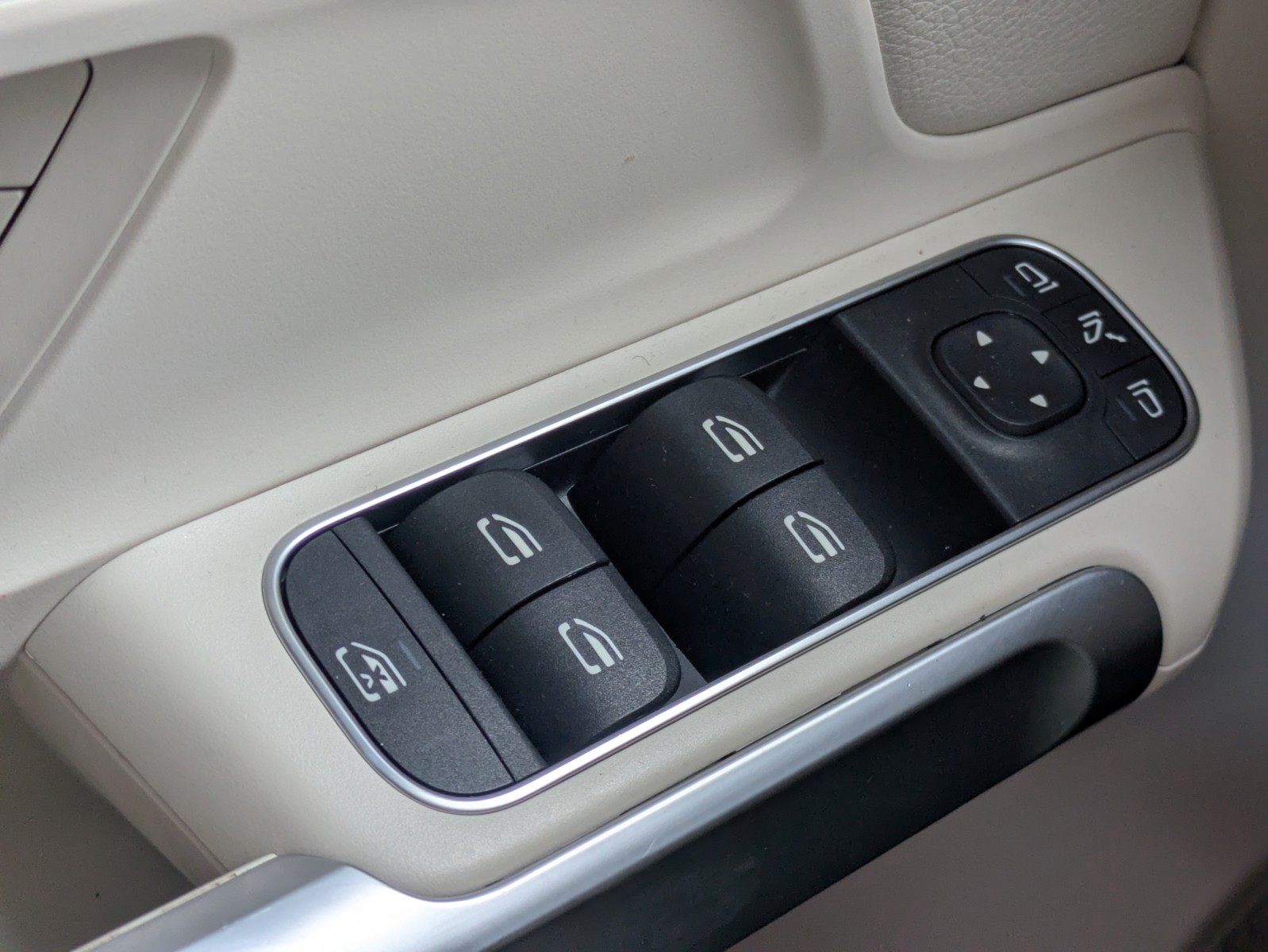 Used 2020  Mercedes-Benz GLB 250 image 23