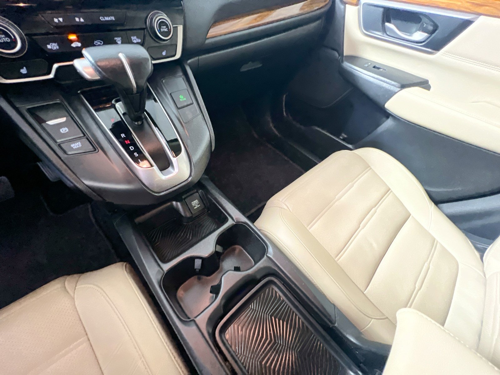 Used 2019 Platinum White Pearl Honda Touring image 20