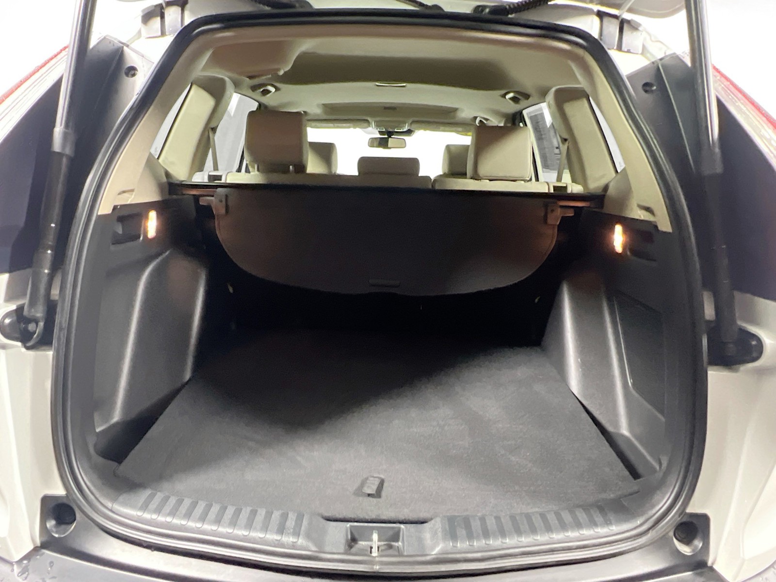 Used 2019 Platinum White Pearl Honda Touring image 28