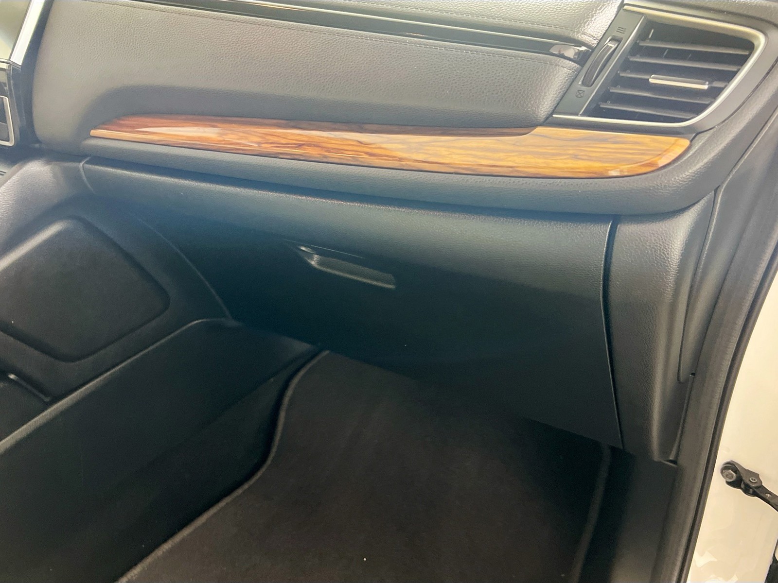 Used 2019 Platinum White Pearl Honda Touring image 29