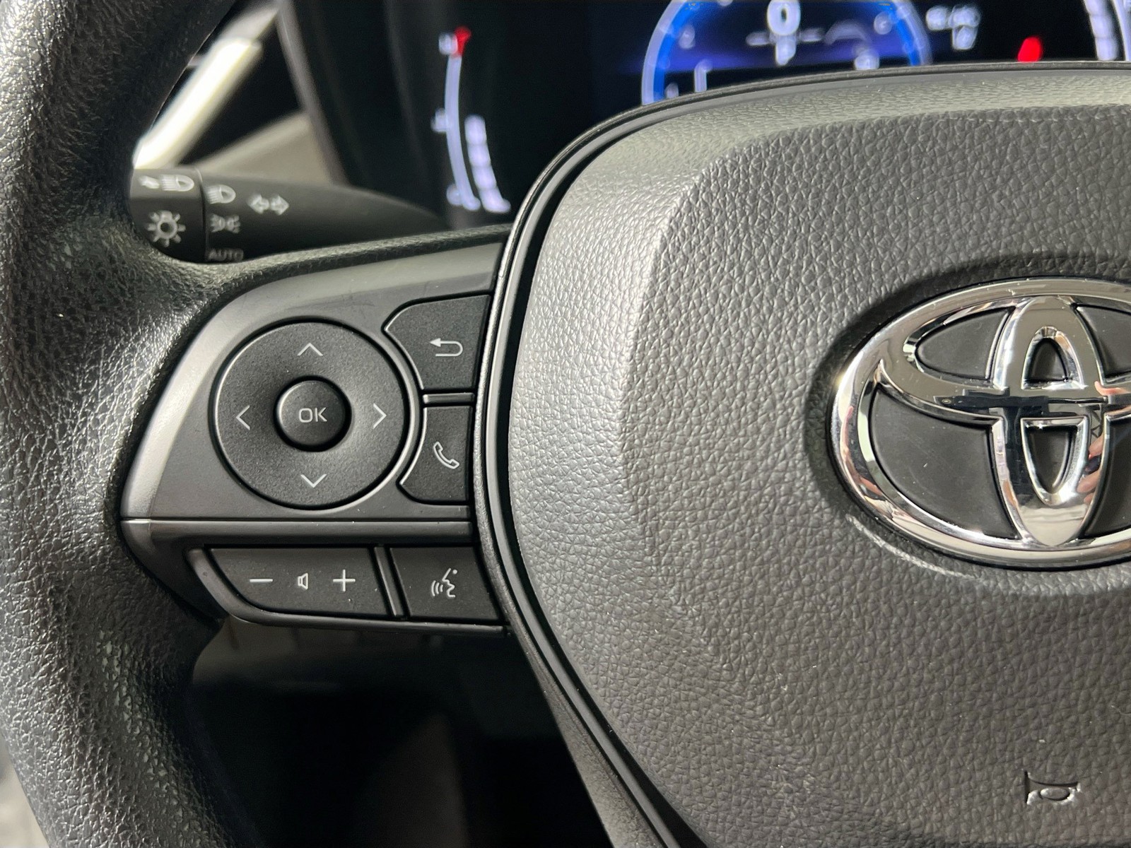 Used 2026 Ice Cap Toyota LE image 16