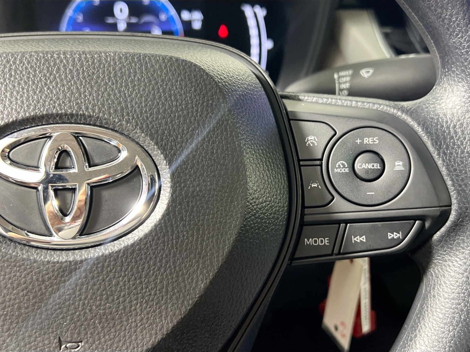 Used 2026 Ice Cap Toyota LE image 17