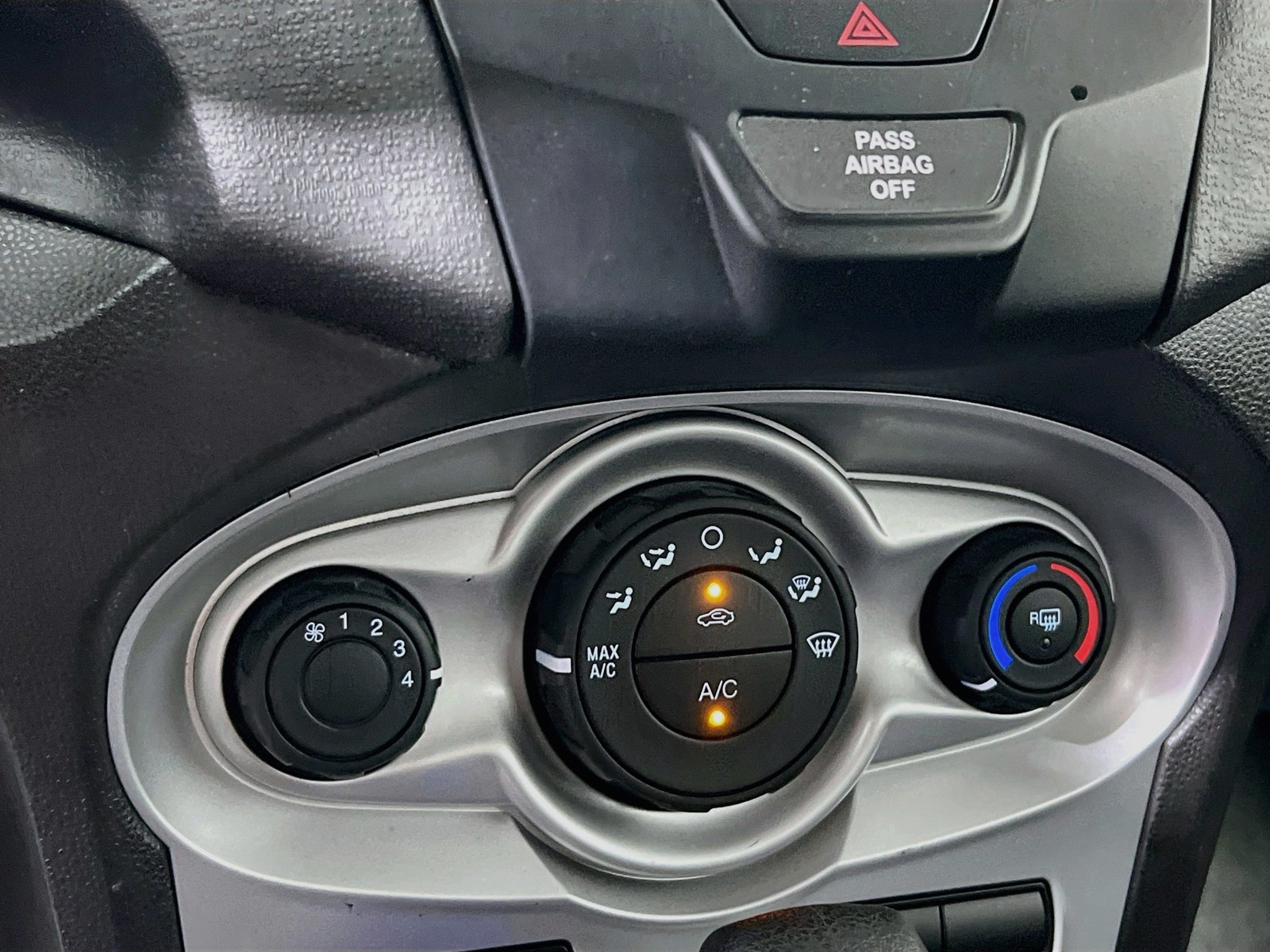 Used 2018 Shadow Black Ford SE image 22
