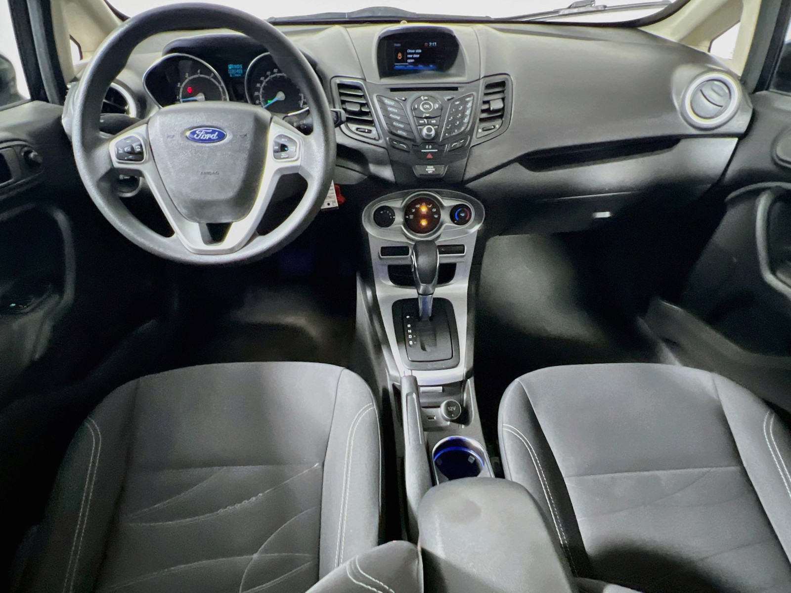Used 2018 Shadow Black Ford SE image 25