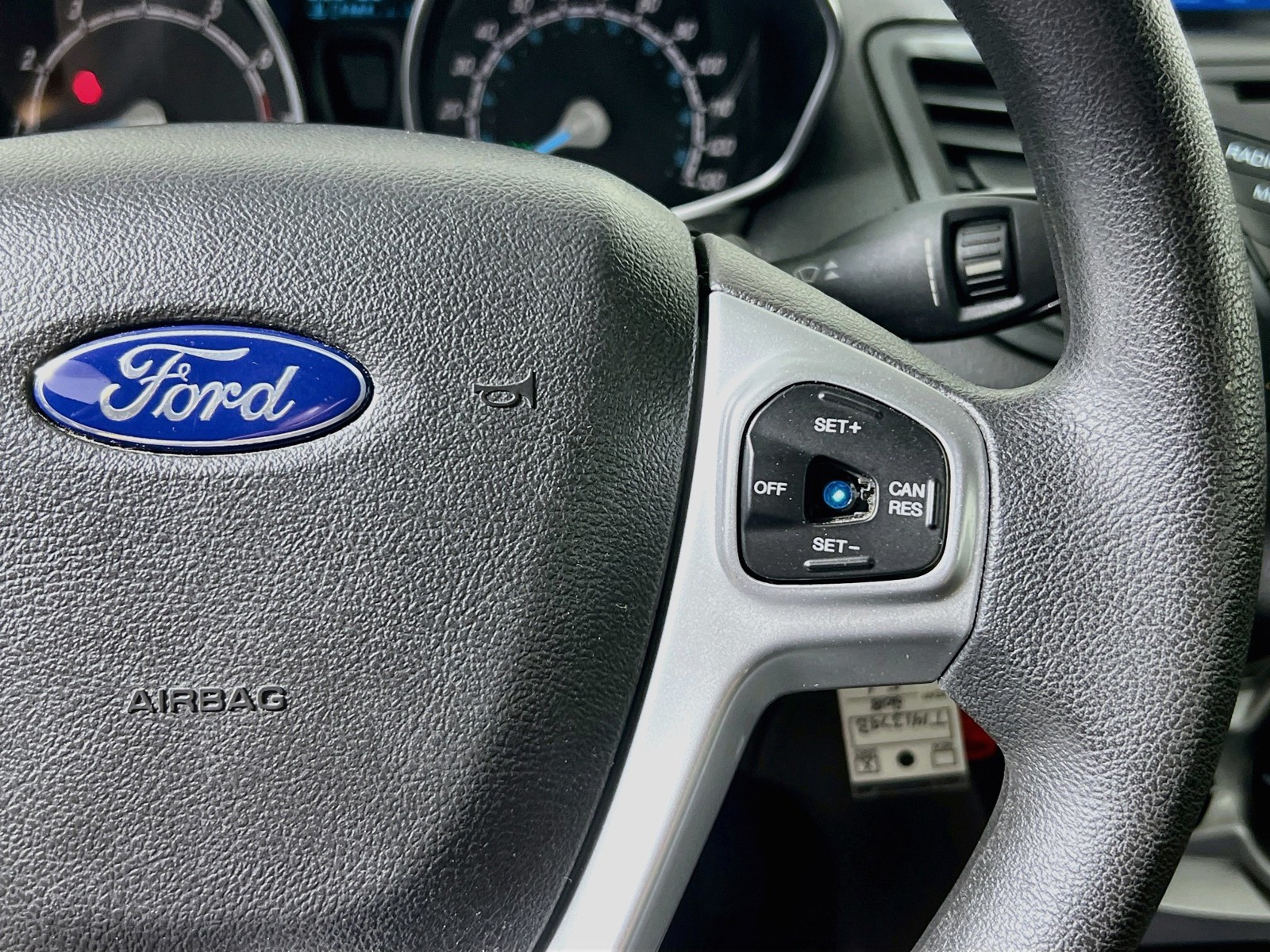 Used 2018 Shadow Black Ford SE image 17