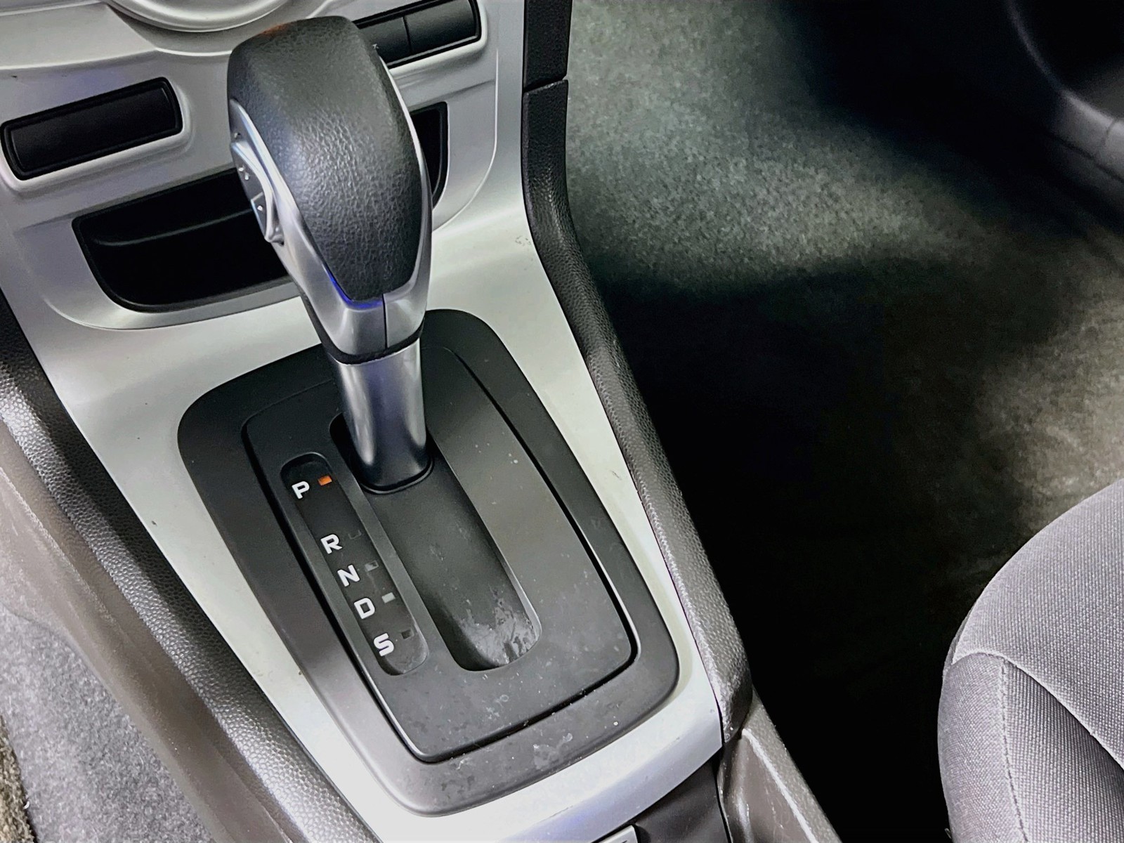 Used 2018 Shadow Black Ford SE image 20